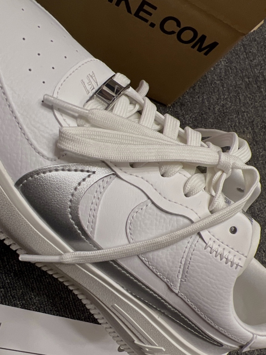 (W) Nike Air Force 1 PLT.AF.ORM Summit White Metallic Silver 착용 스타일