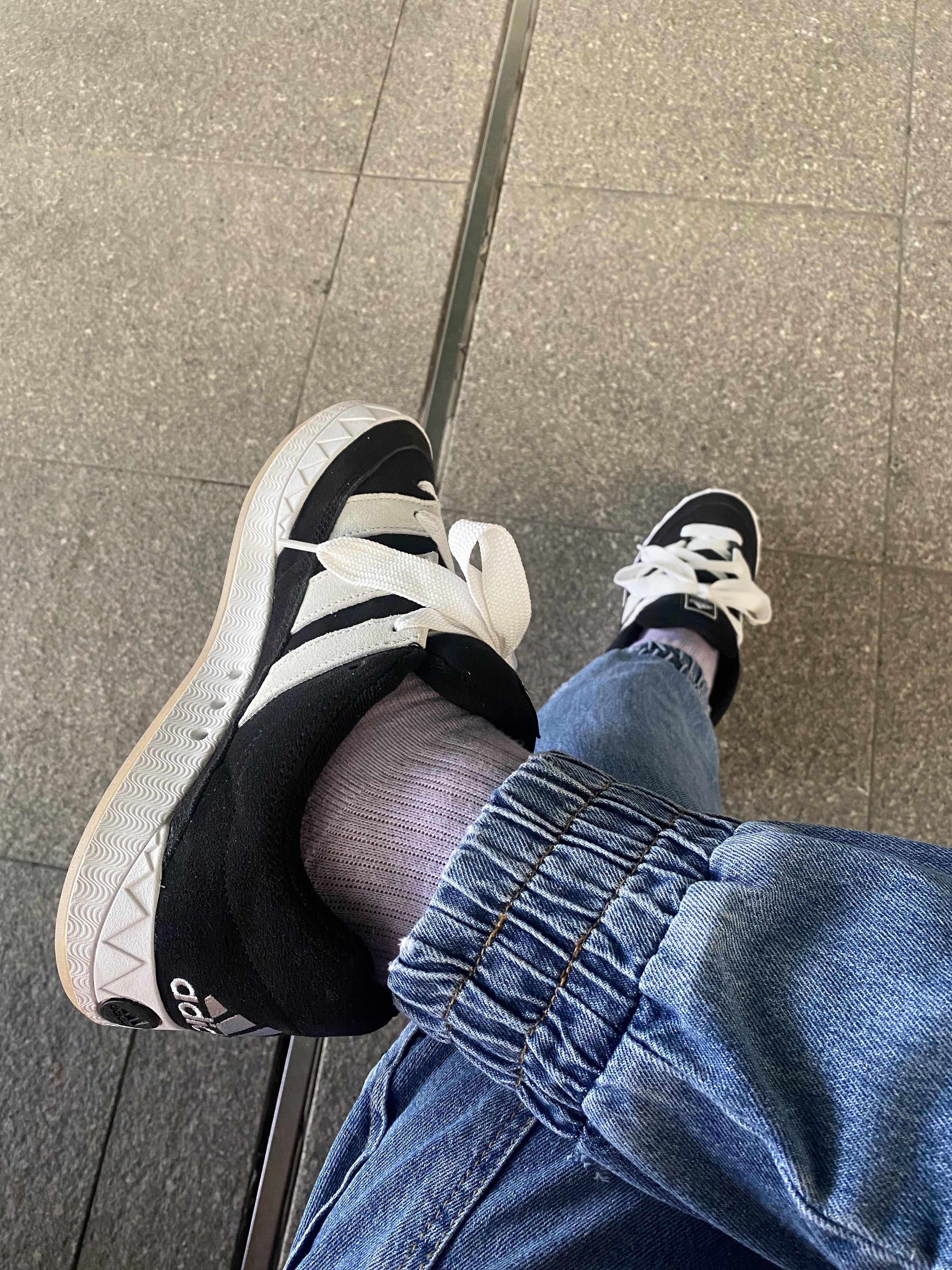 IAB Studio Socks Pack White Purple Cyan, Adidas Adimatic Core Black 착용 스타일
