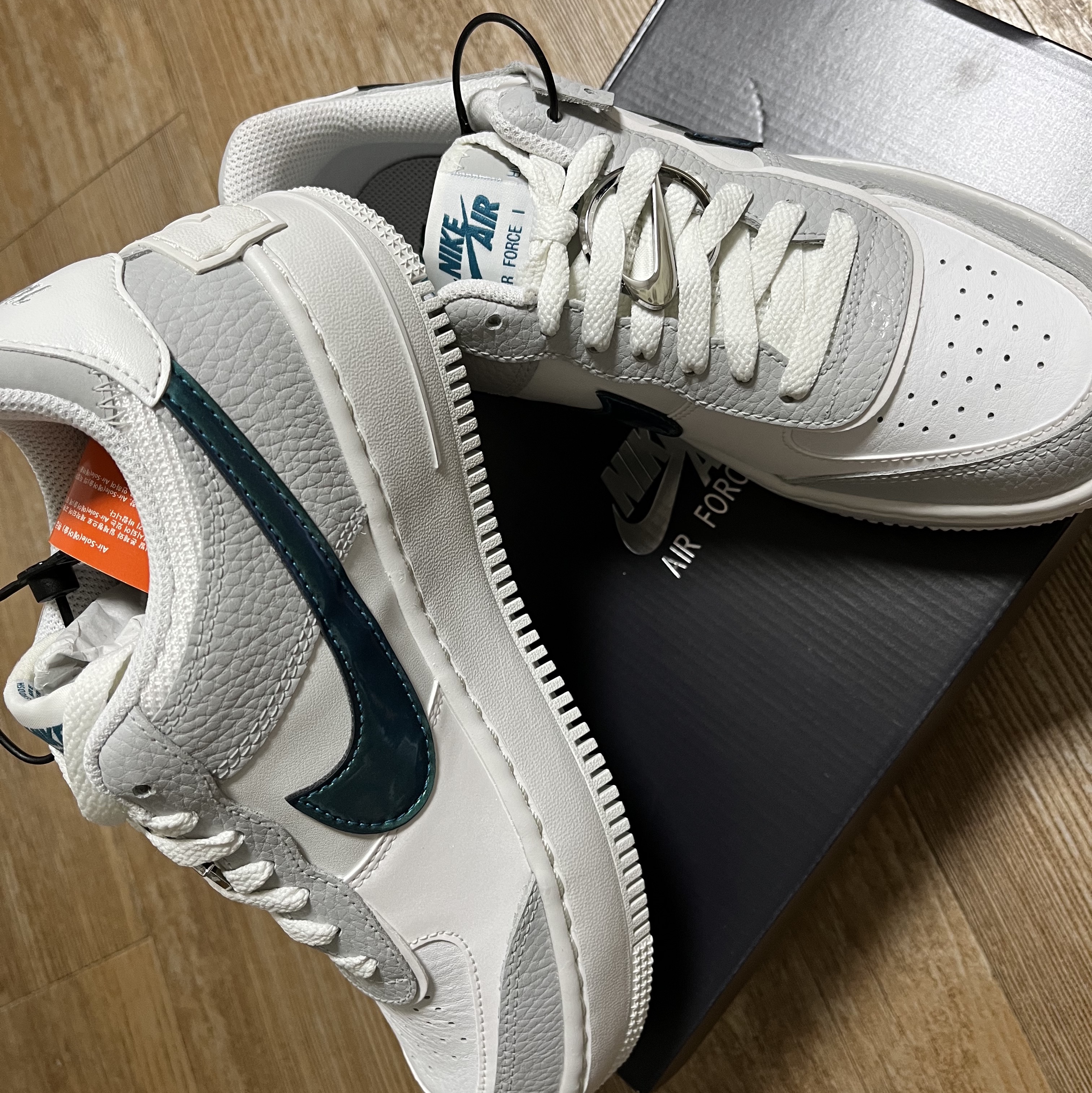 (W) Nike Air Force 1 Shadow Grey Fog Bright Spruce 착용 스타일