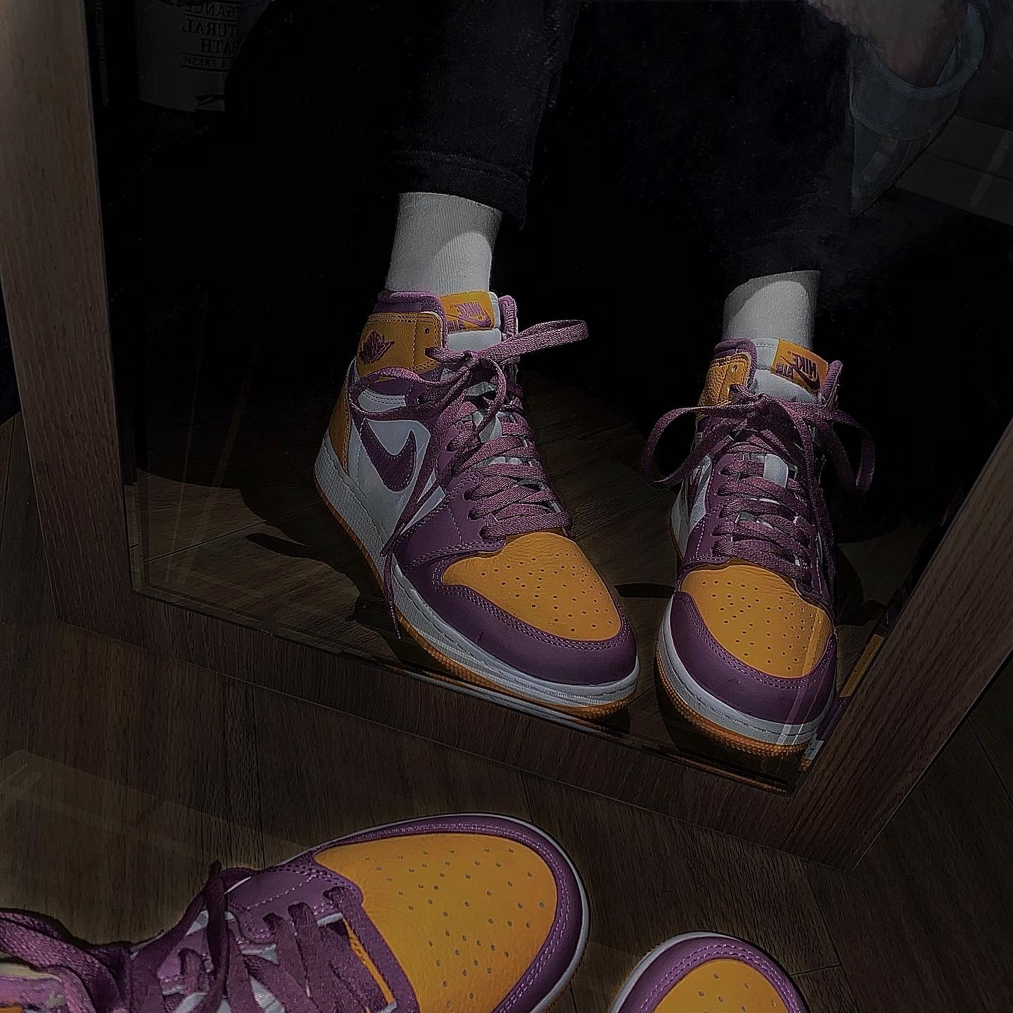 (GS) Jordan 1 Retro High OG University Gold Light Bordeaux 착용 스타일 - 4