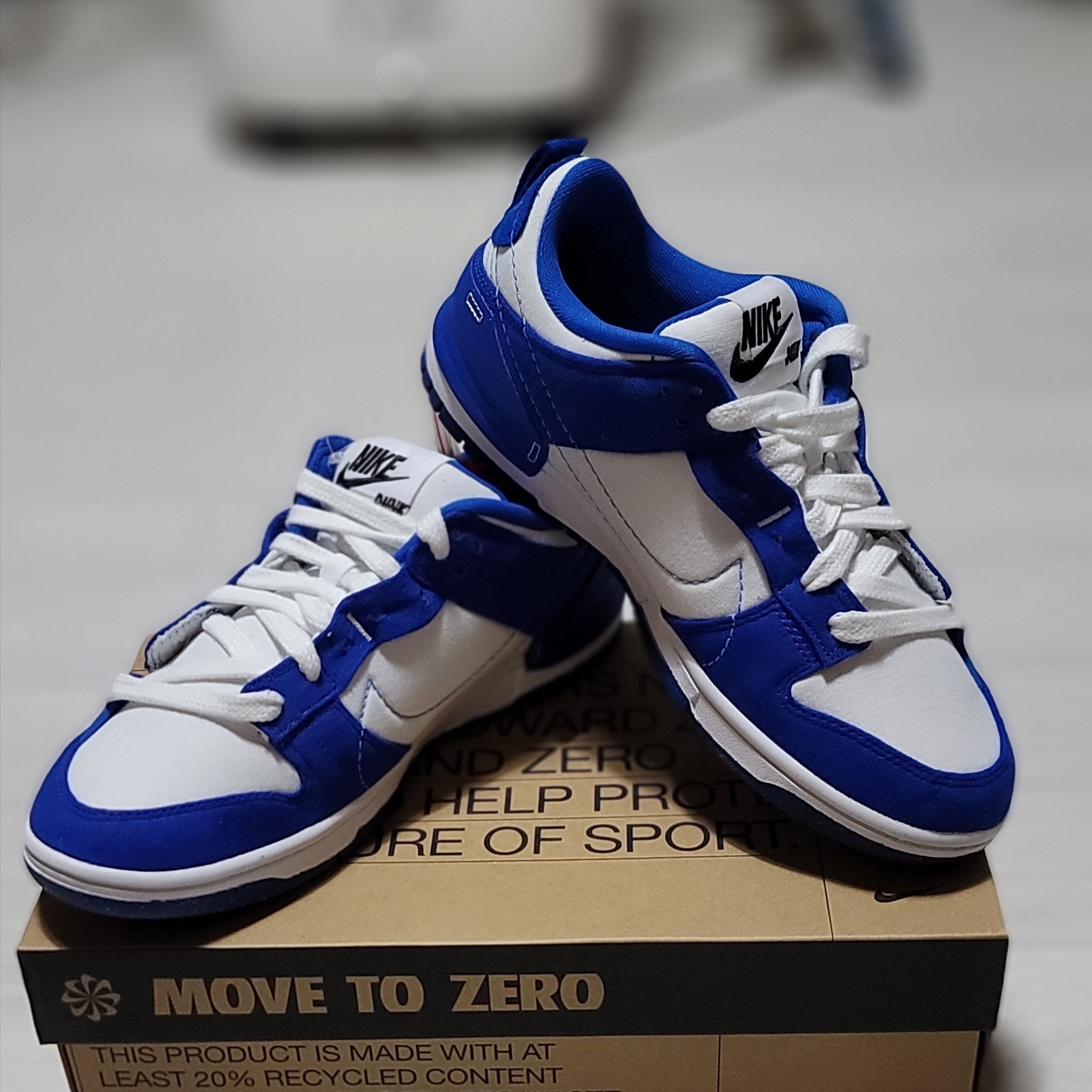 (W) Nike Dunk Low Disrupt 2 White and University Blue 착용 스타일 - 1