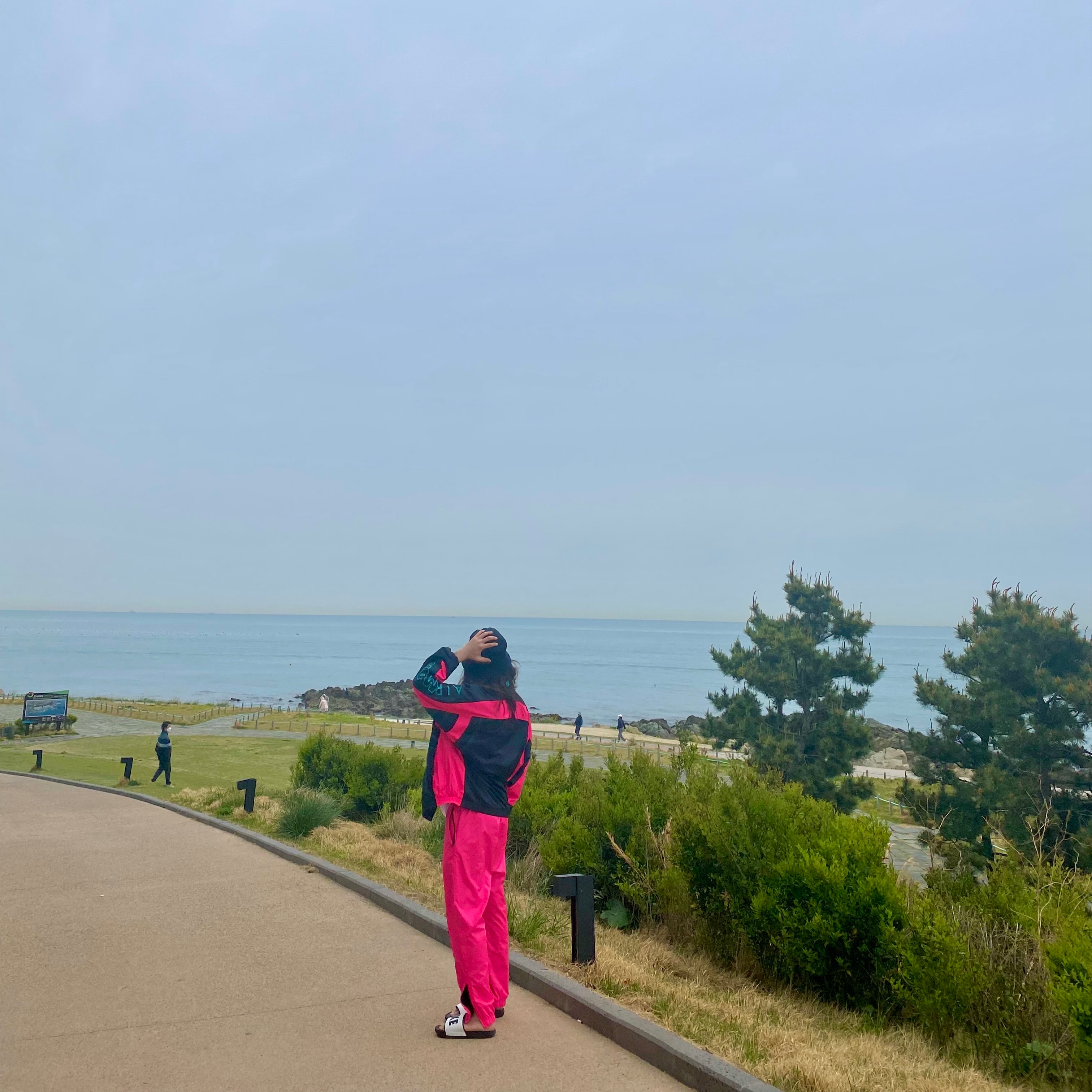 Nike x Atmos NRG Vintage PTHWK Track Jacket Black, Nike x Atmos NRG Vintage PTHWK Track Pants Hyper Pink 착용 스타일 - 3