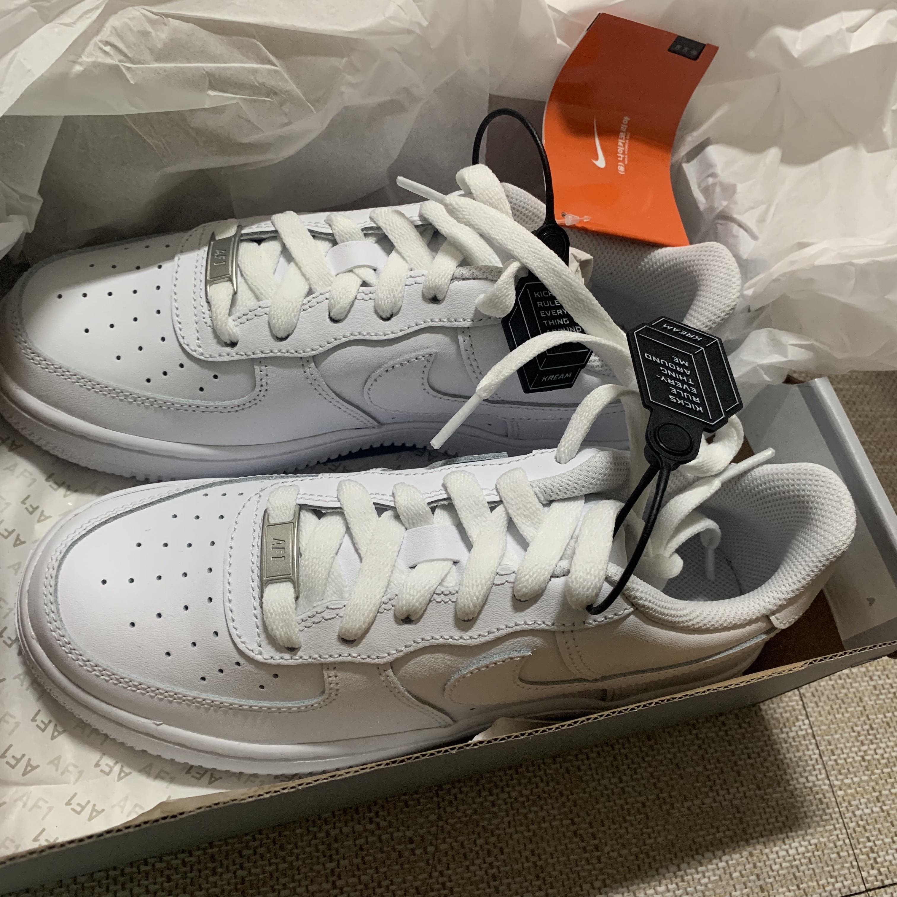 (GS) Nike Air Force 1 LE White 착용 스타일 - 2