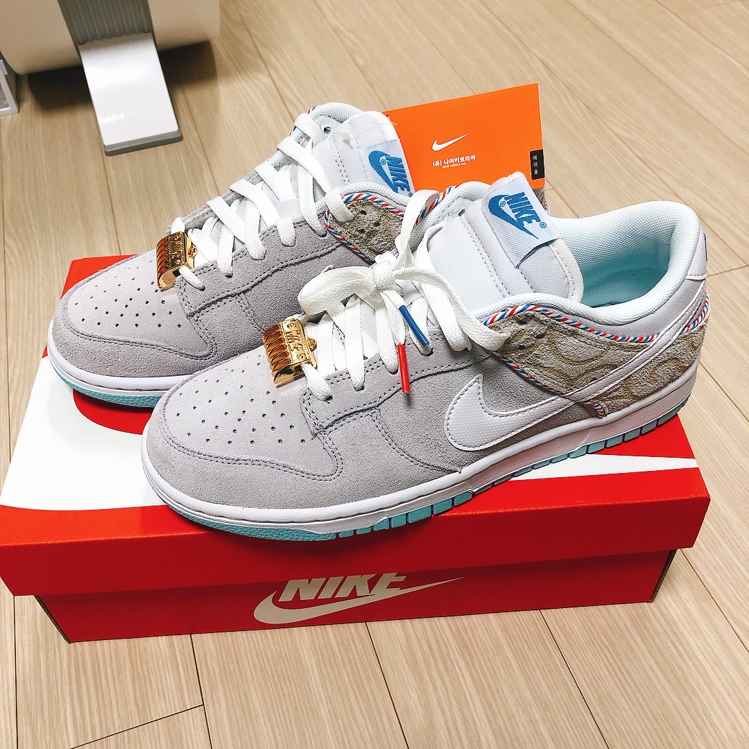 Nike Dunk Low Retro SE Barber Shop Grey 착용 스타일 - 1
