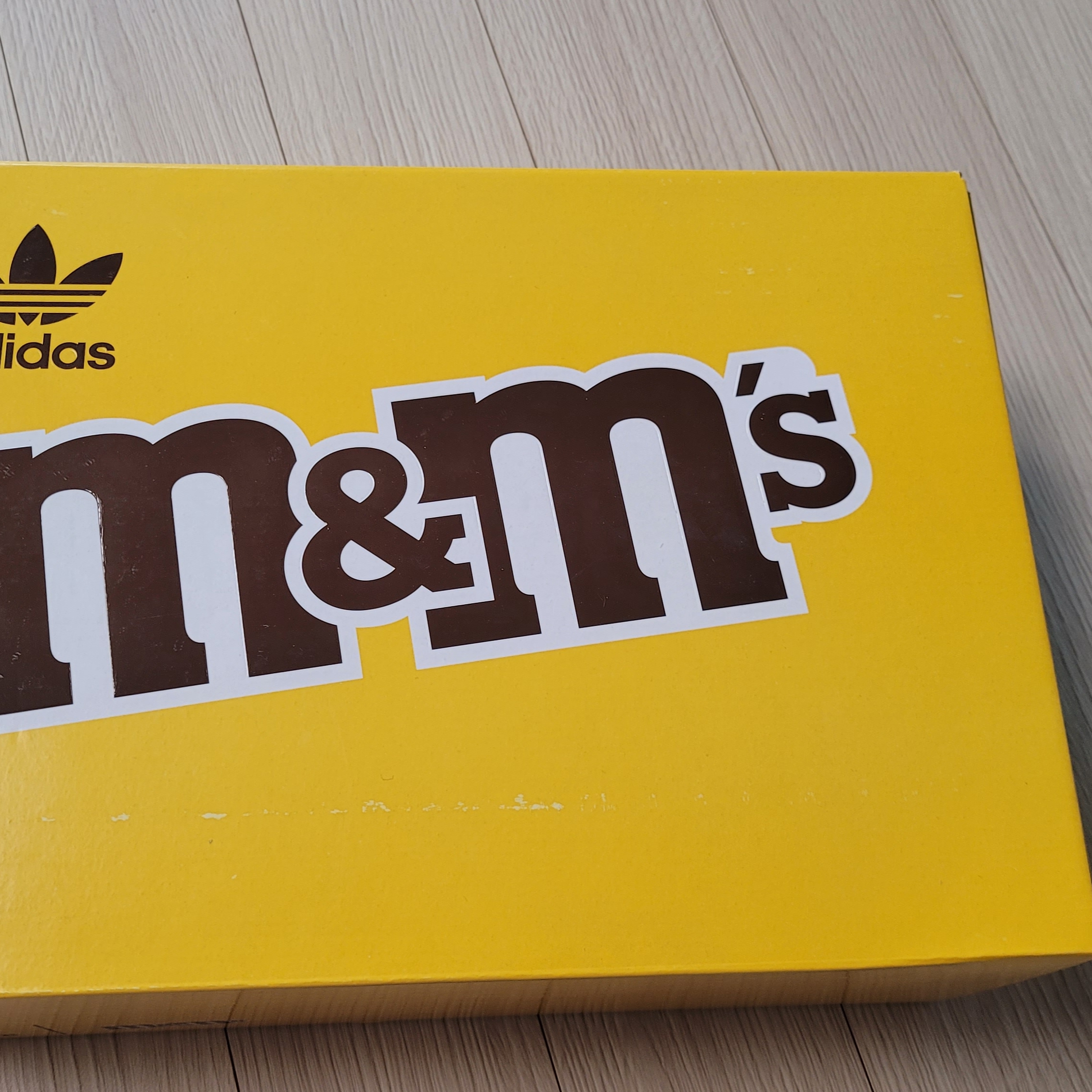 Adidas x M&Ms Forum 84 Low Yellow 착용 스타일 - 2