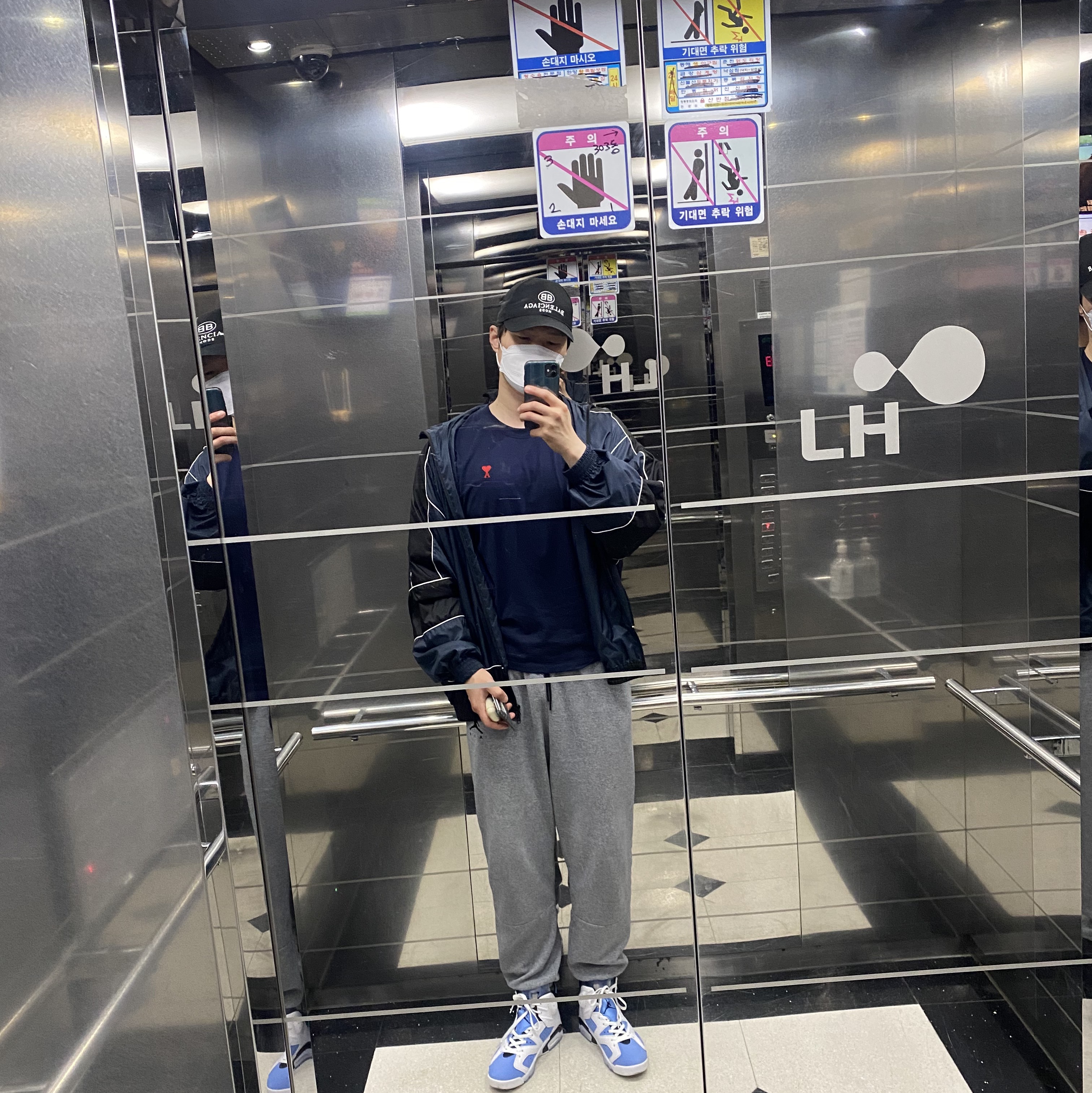 Jordan 6 Retro University Blue 착용 스타일