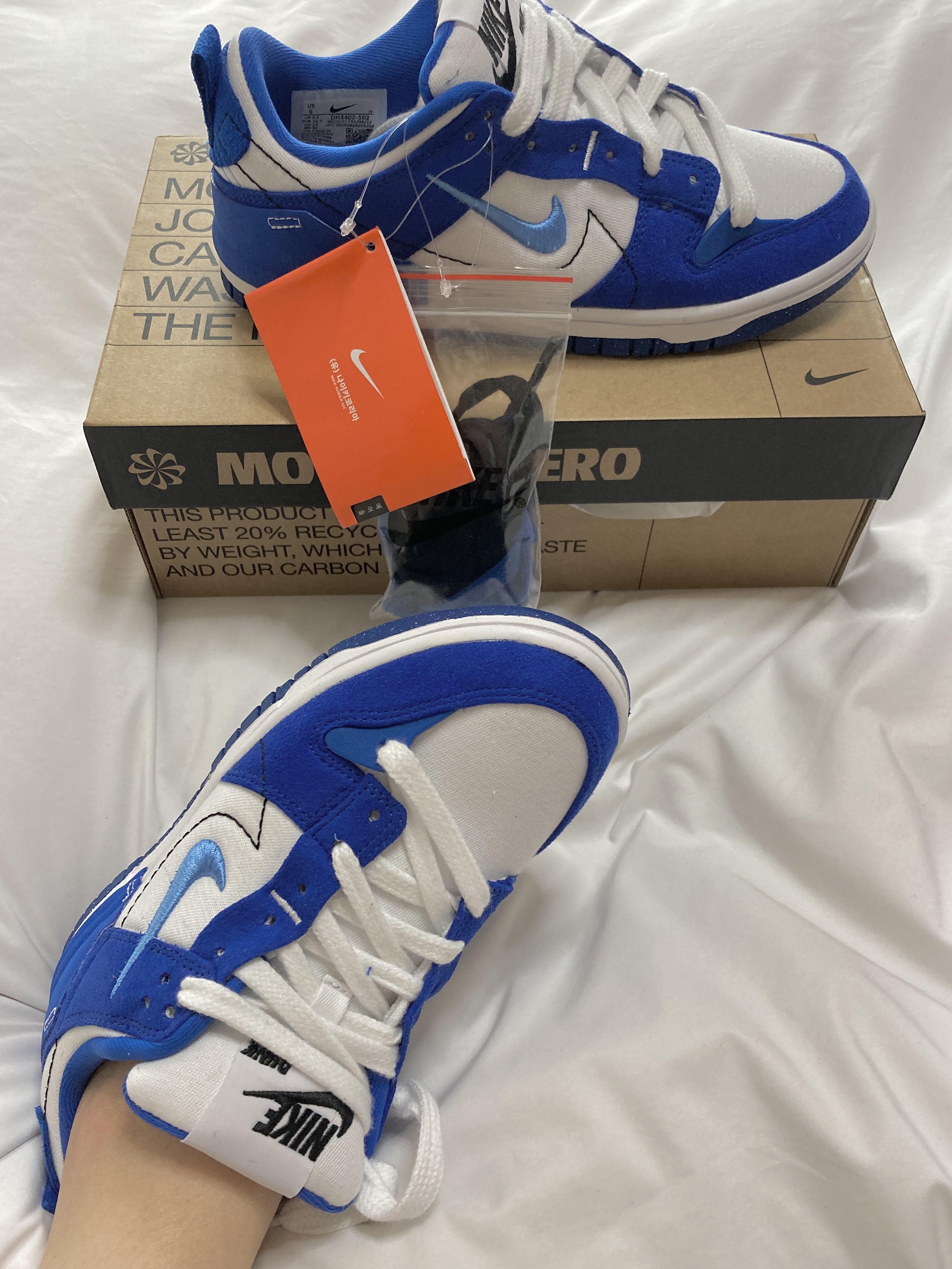(W) Nike Dunk Low Disrupt 2 White and University Blue 착용 스타일
