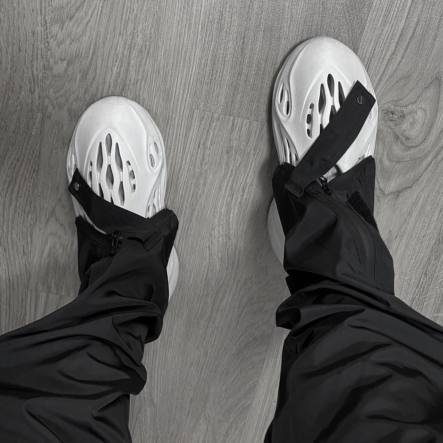 Adidas Yeezy Foam RNNR Ararat 착용 스타일