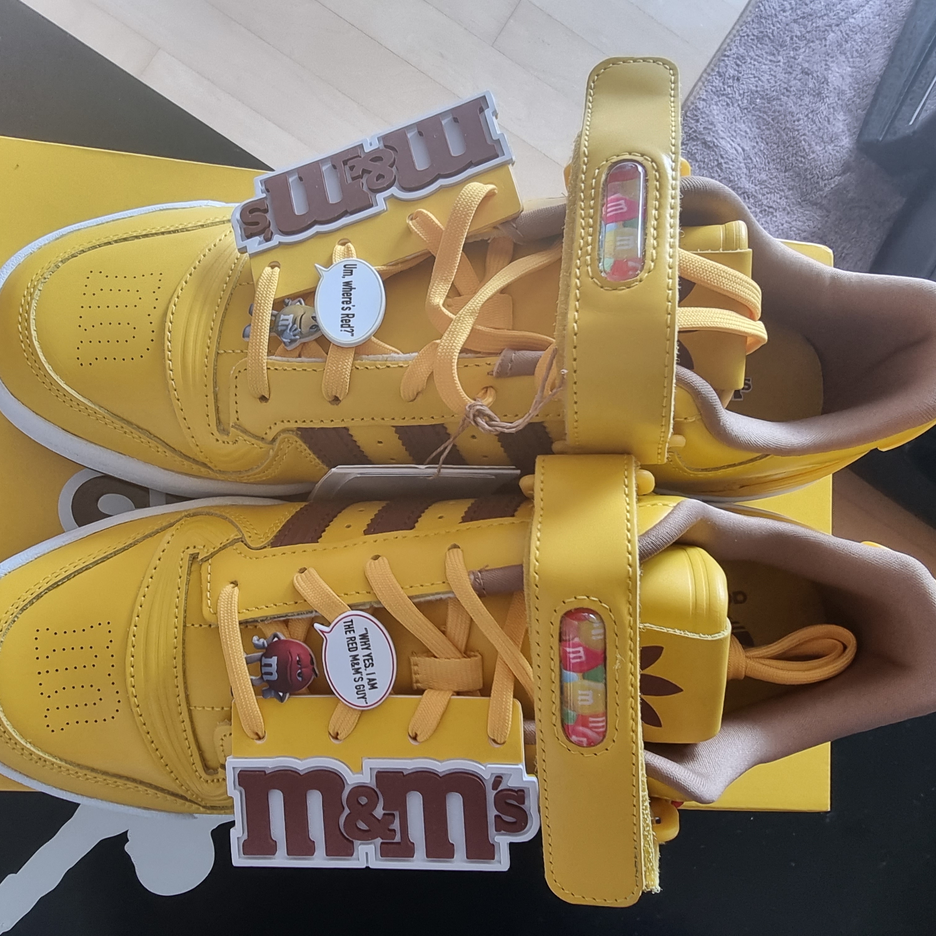 Adidas x M&Ms Forum 84 Low Yellow 착용 스타일 - 3