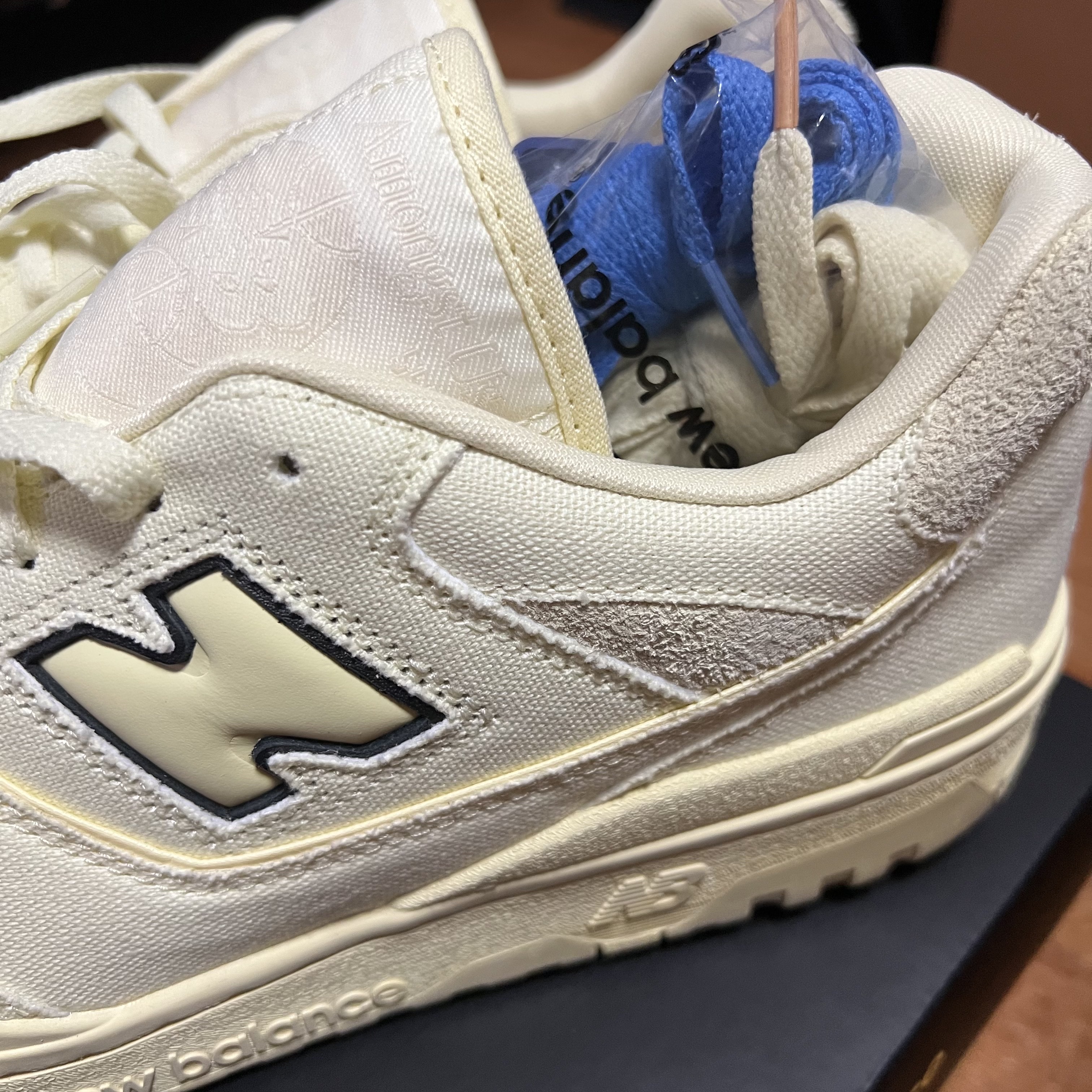 New Balance x Joe Freshgoods 550 Conversations Amongst Us Beige - 2E Wide 착용 스타일 - 4