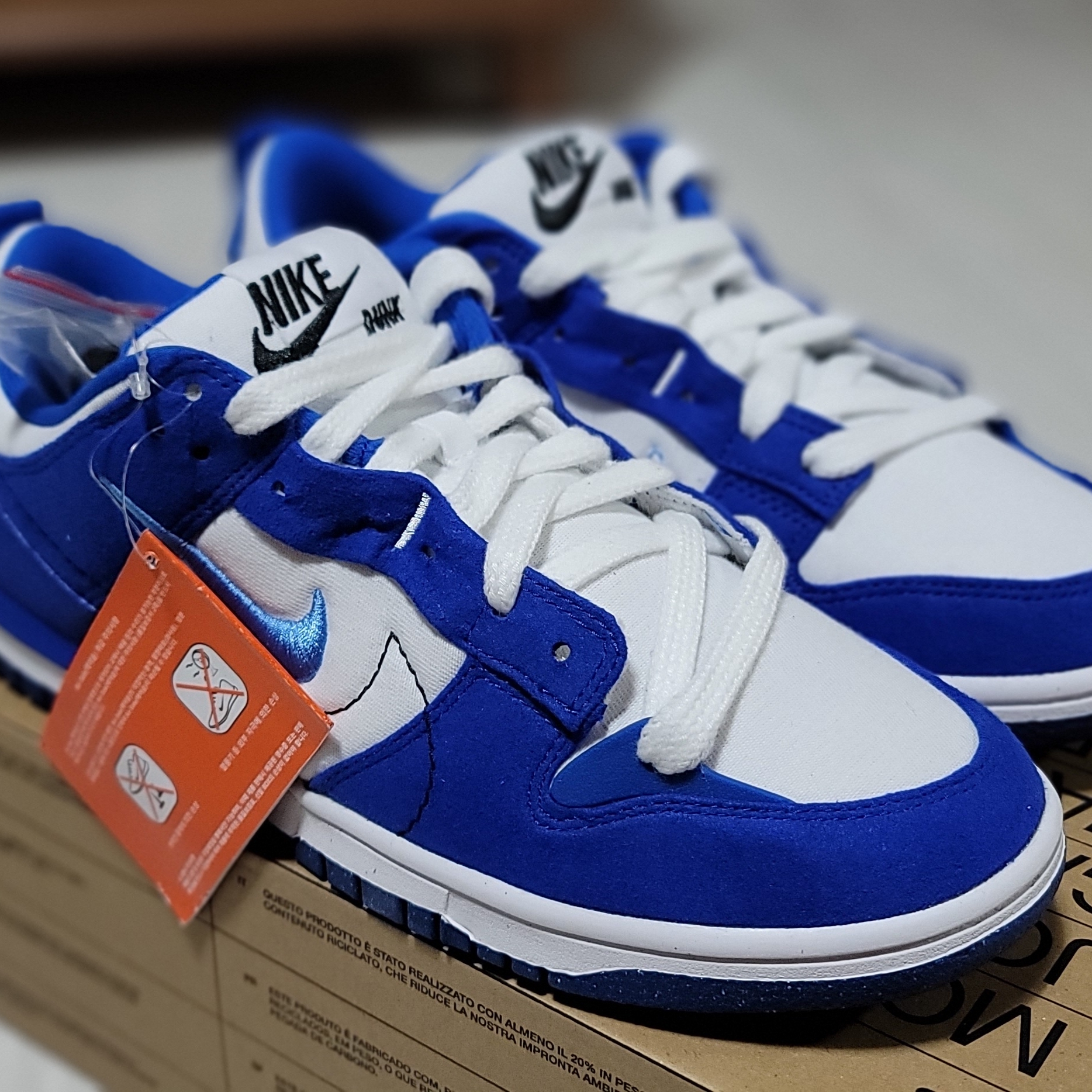 (W) Nike Dunk Low Disrupt 2 White and University Blue 착용 스타일 - 3