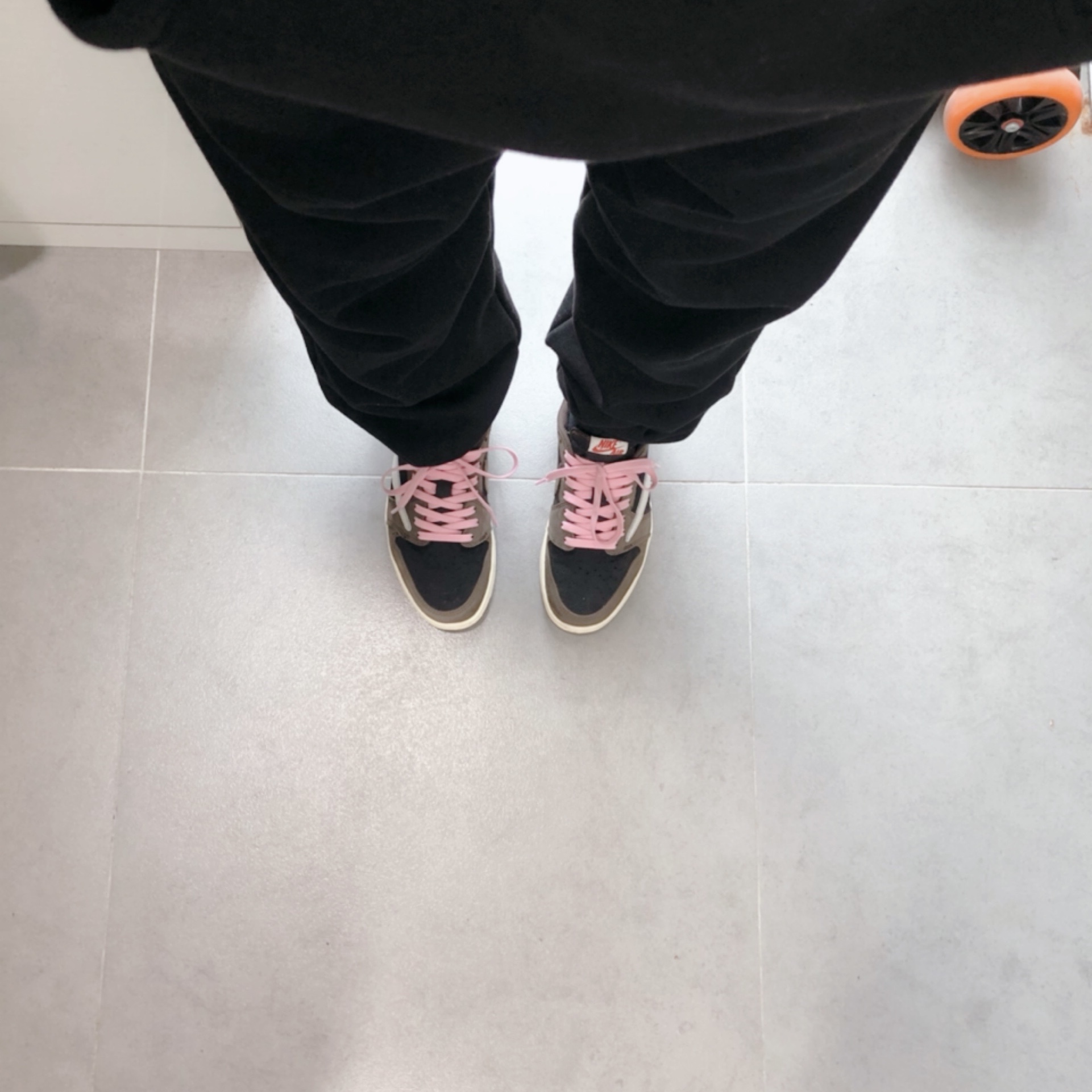 IAB Studio Hoodie Black White, IAB Studio Sweatpants Black White - 22SS 착용 스타일 - 3