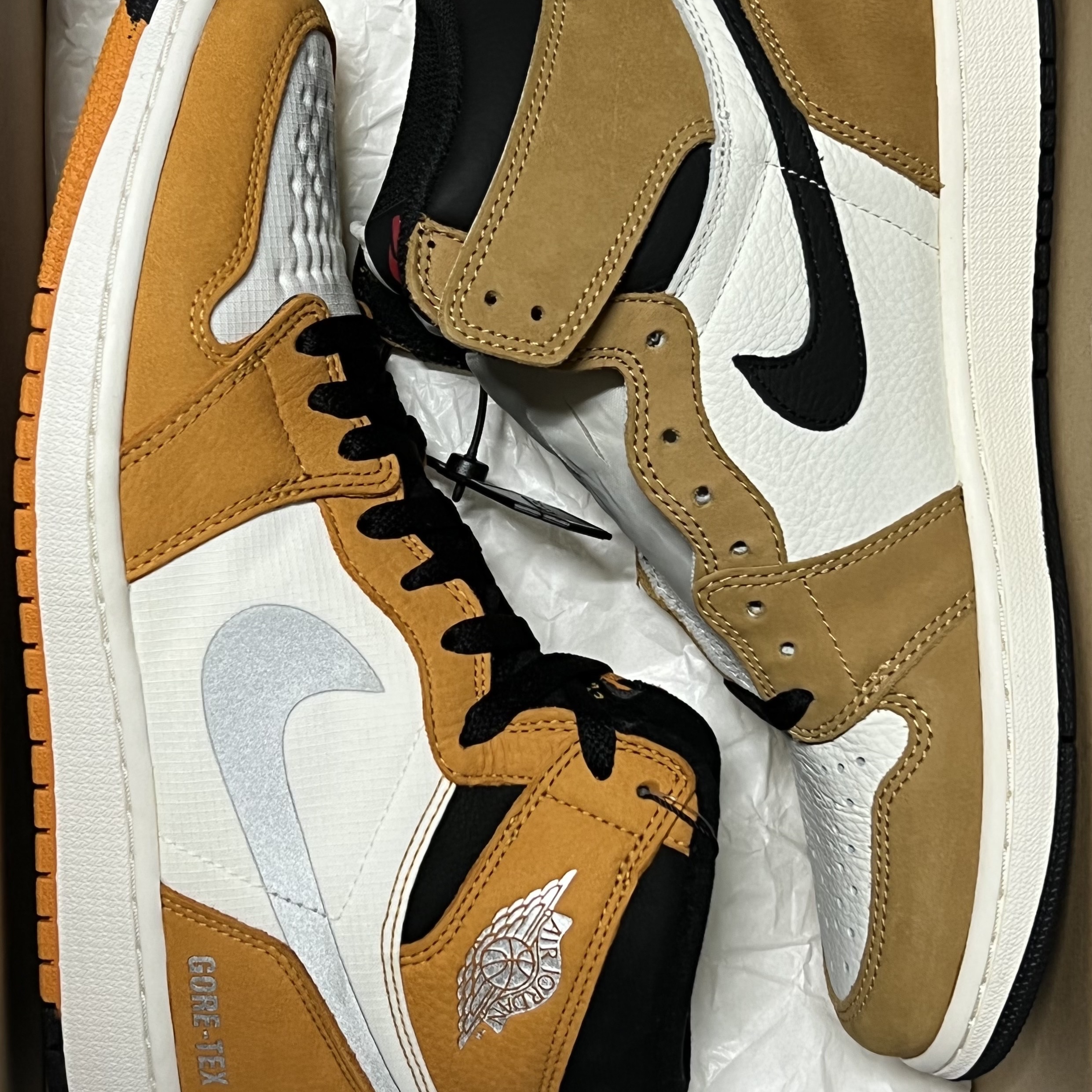 Jordan 1 Element Gore-Tex Light Curry, Jordan 1 Retro High Rookie of the Year 착용 스타일 - 2
