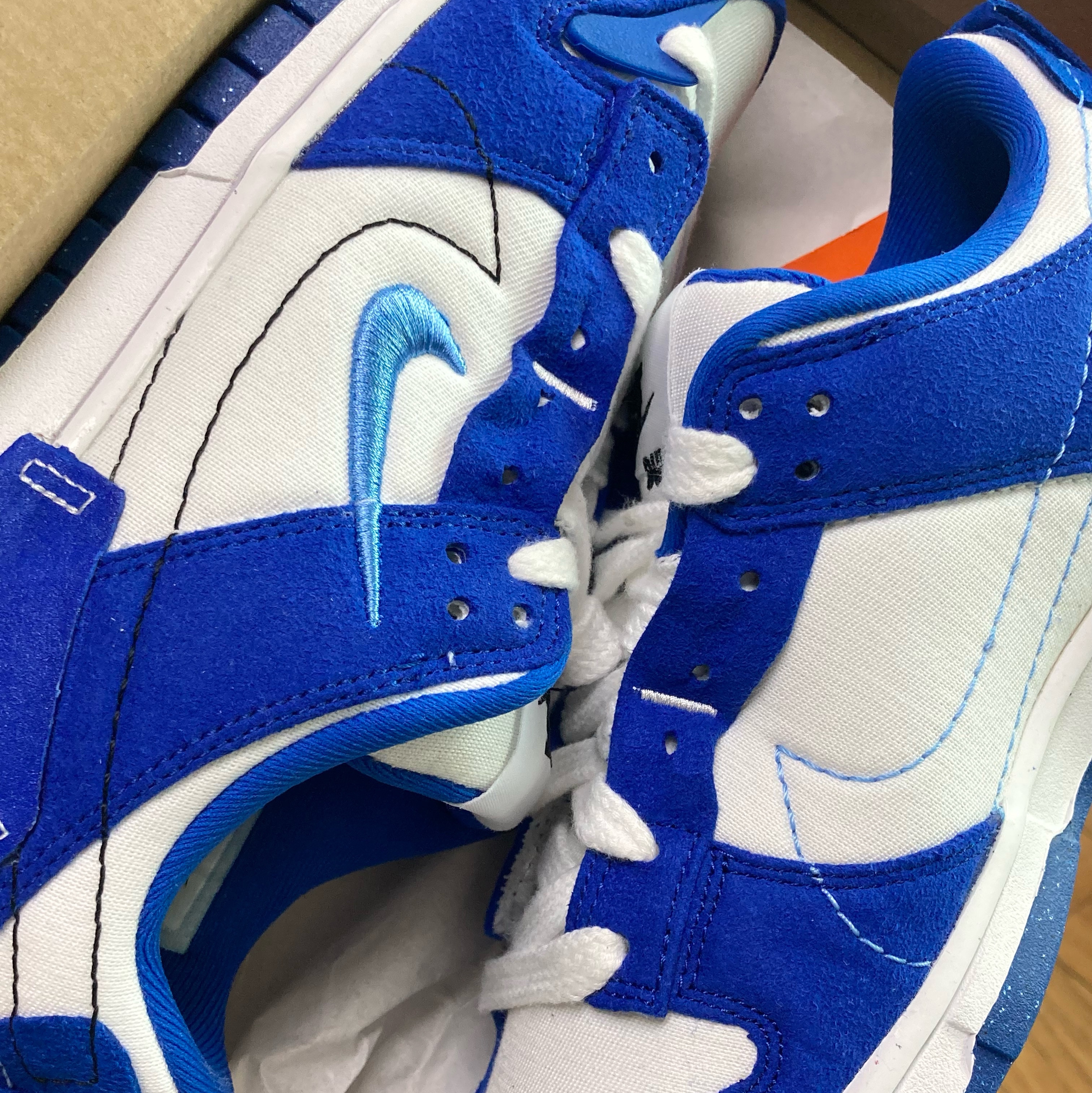 (W) Nike Dunk Low Disrupt 2 White and University Blue 착용 스타일