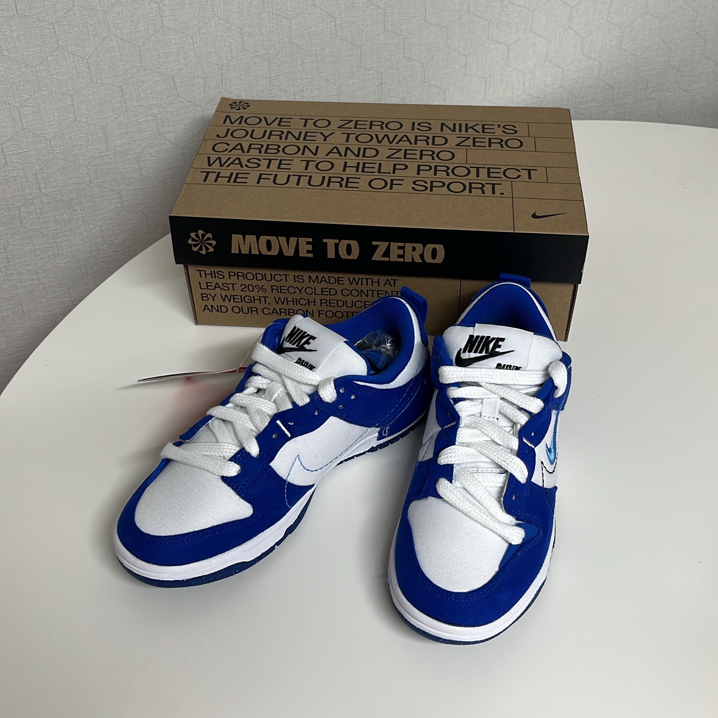 (W) Nike Dunk Low Disrupt 2 White and University Blue 착용 스타일 - 1