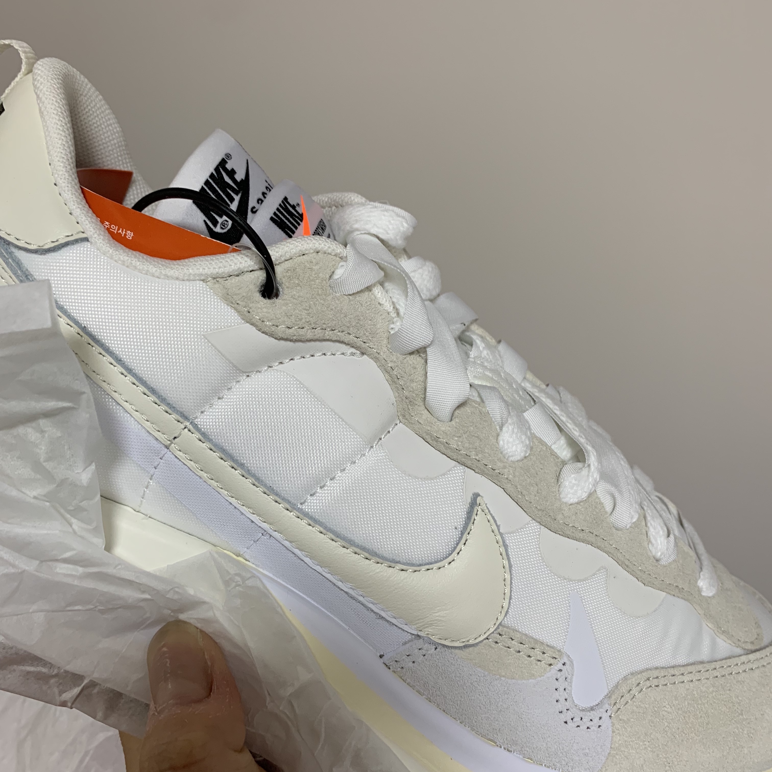 Nike x Sacai VaporWaffle White and Gum 착용 스타일