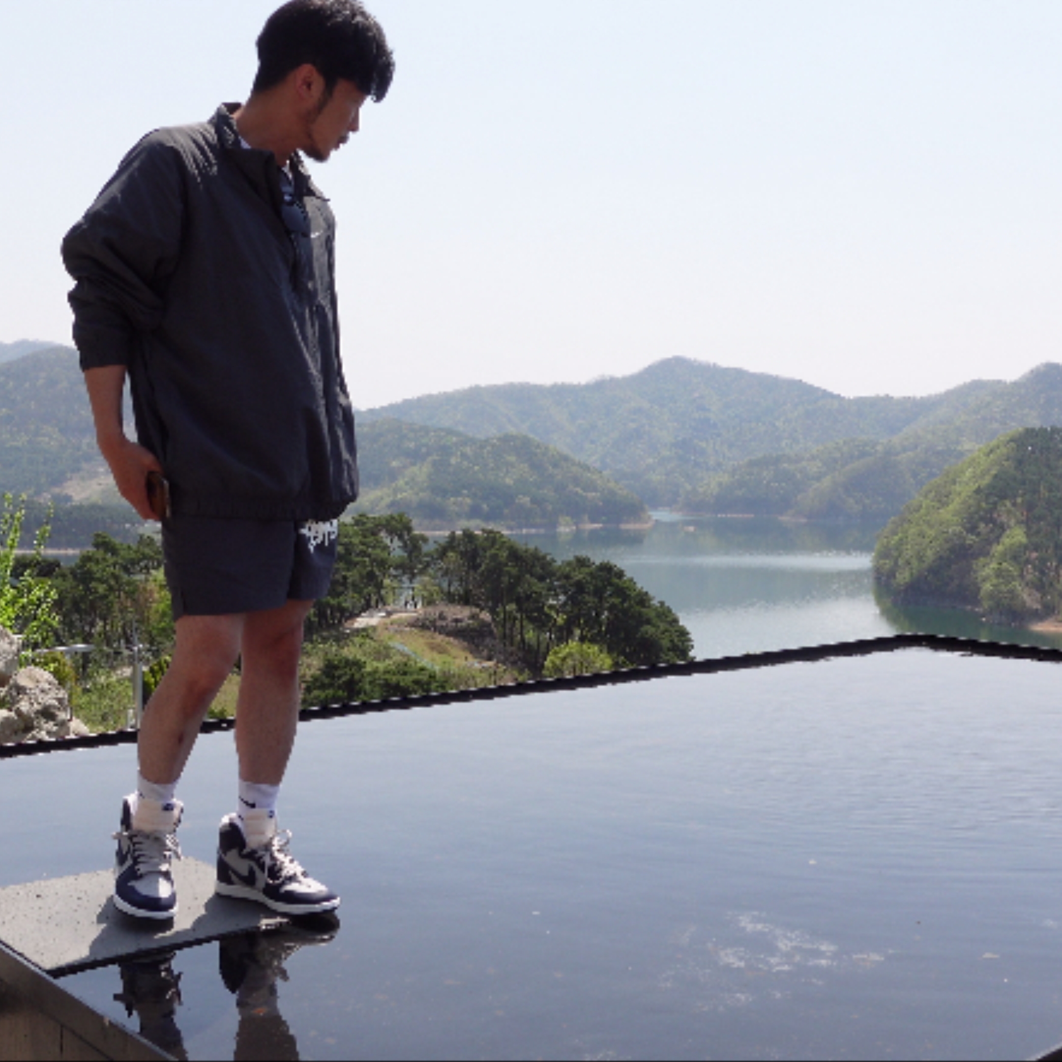 Jordan 1 High 85 College Navy, Nike x Stussy Windrunner Jacket Off Noir 착용 스타일 - 3