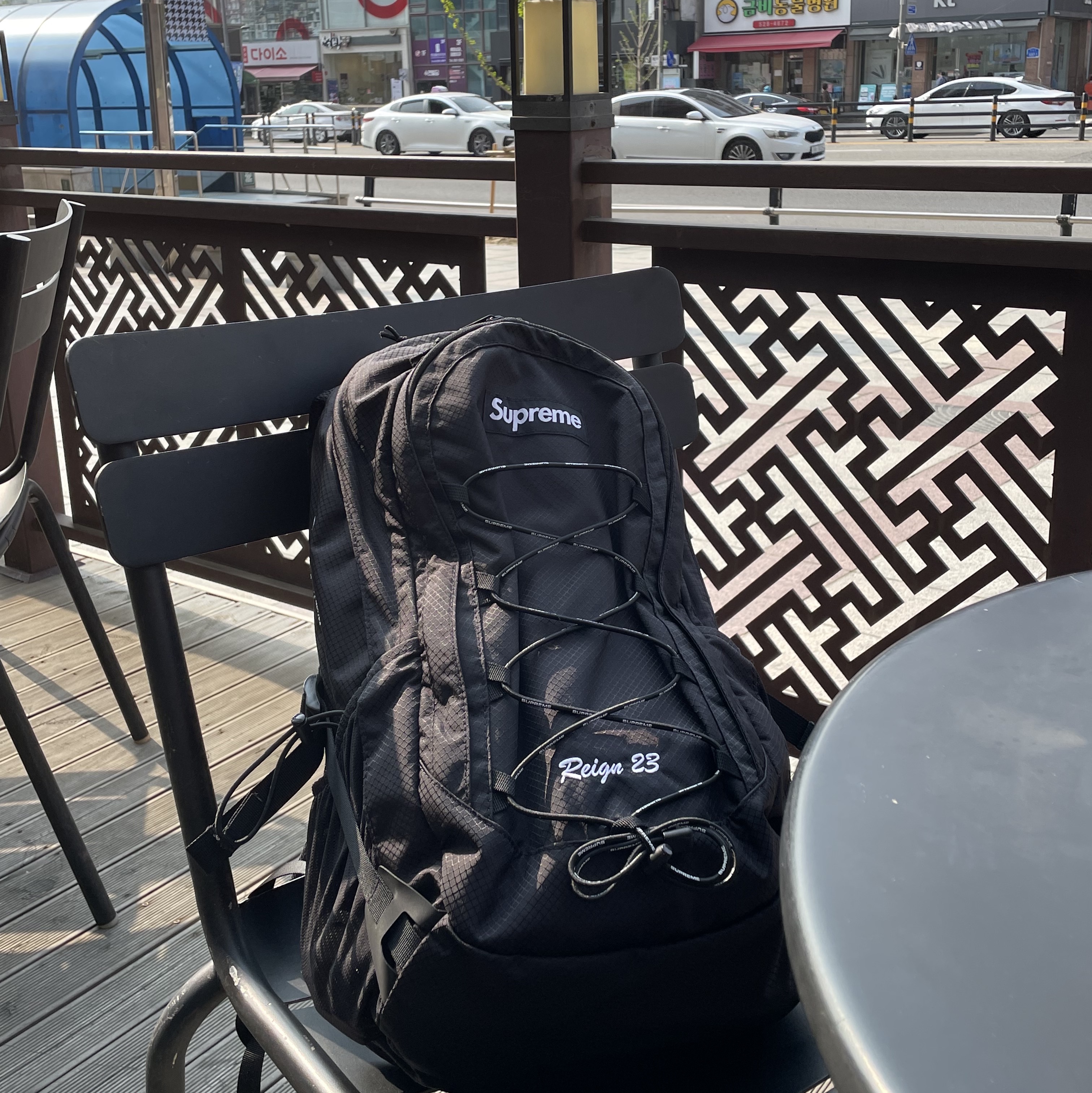 Supreme Backpack Black - 22SS 착용 스타일