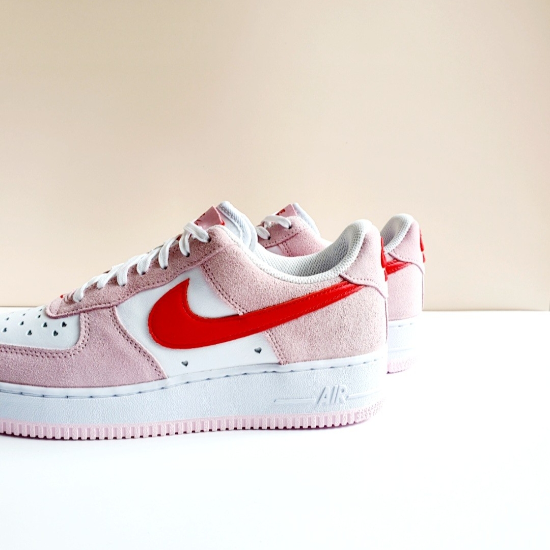 Nike Air Force 1 '07 QS Valentine's Day 착용 스타일