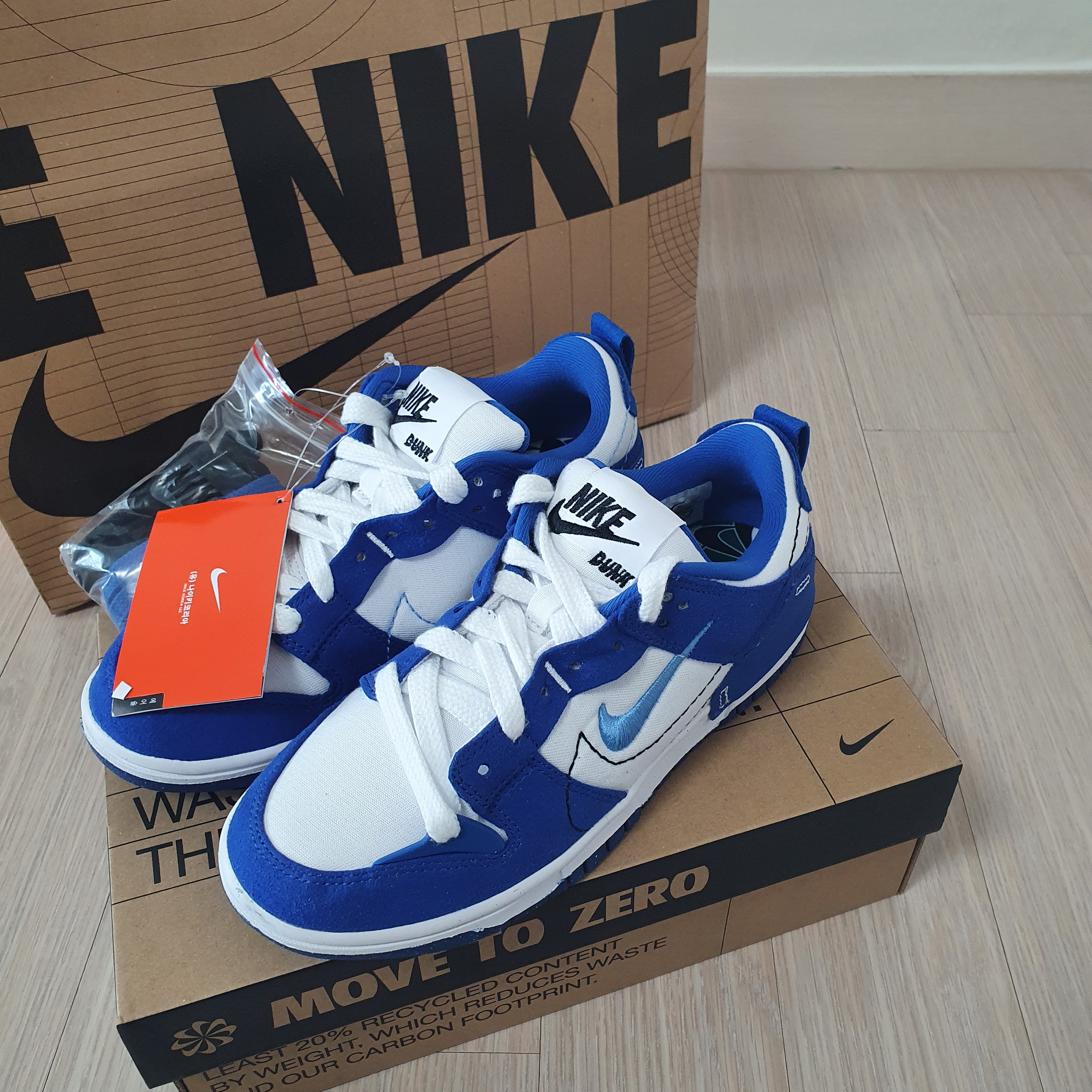 (W) Nike Dunk Low Disrupt 2 White and University Blue 착용 스타일