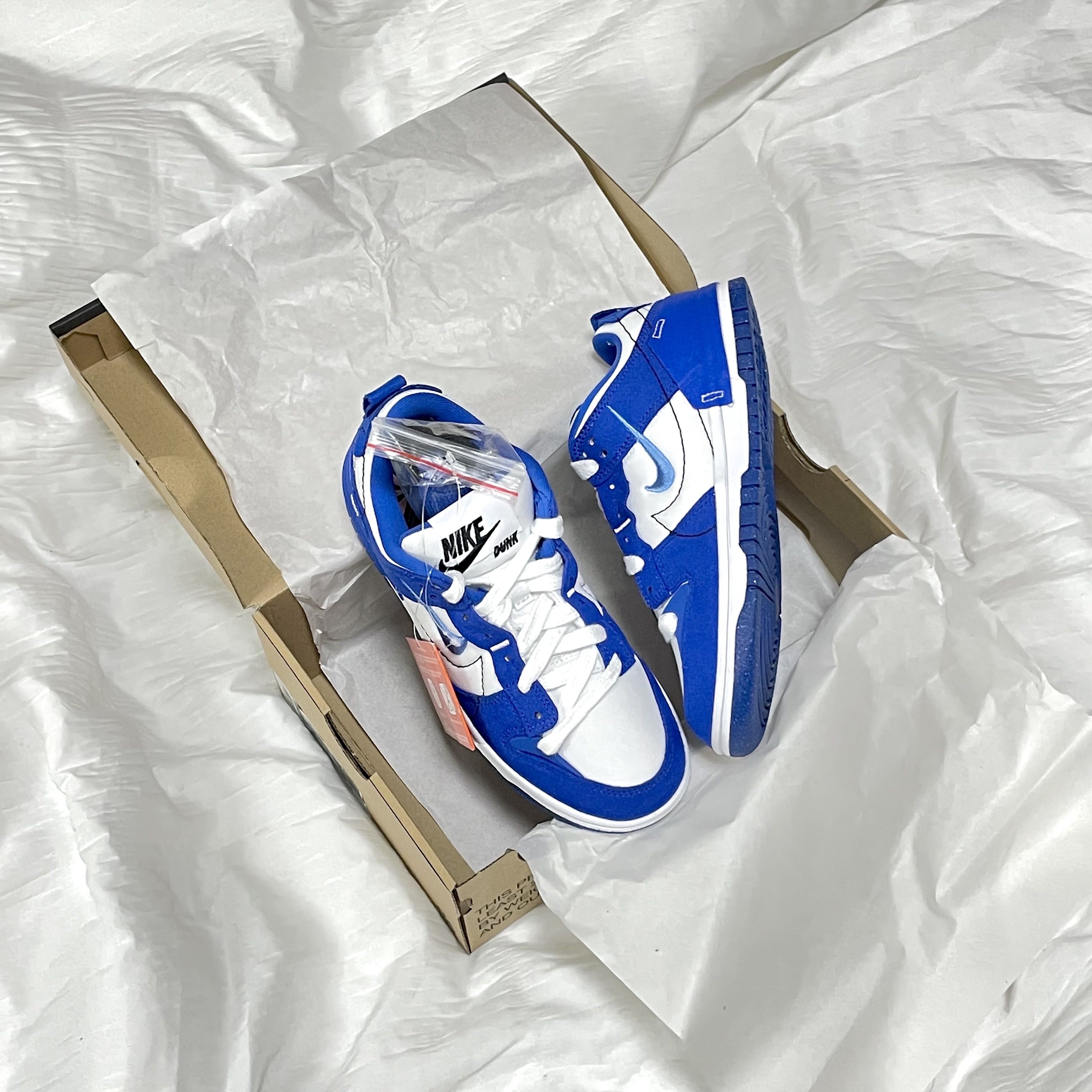 (W) Nike Dunk Low Disrupt 2 White and University Blue 착용 스타일 - 2