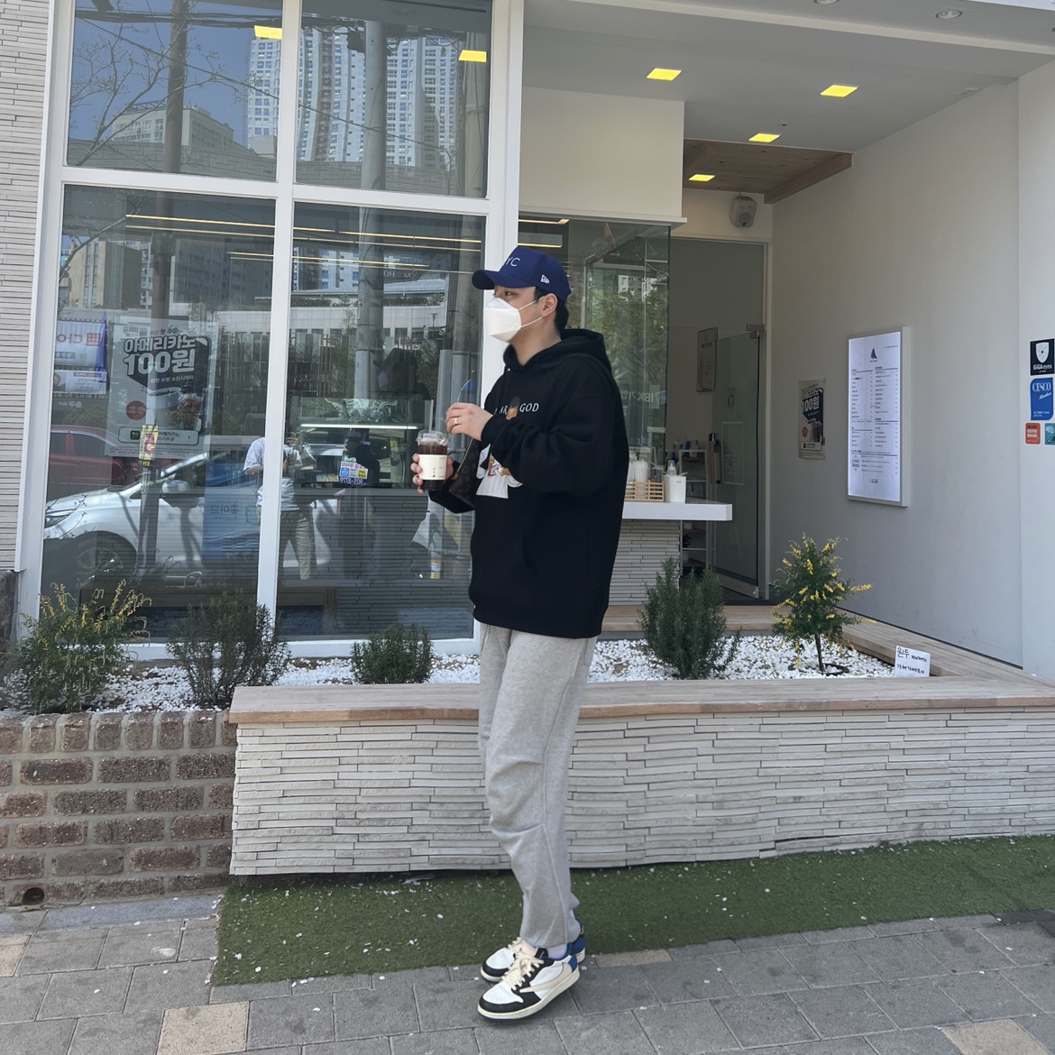 Jordan 1 x Travis Scott x Fragment Retro Low OG SP Military Blue 착용 스타일
