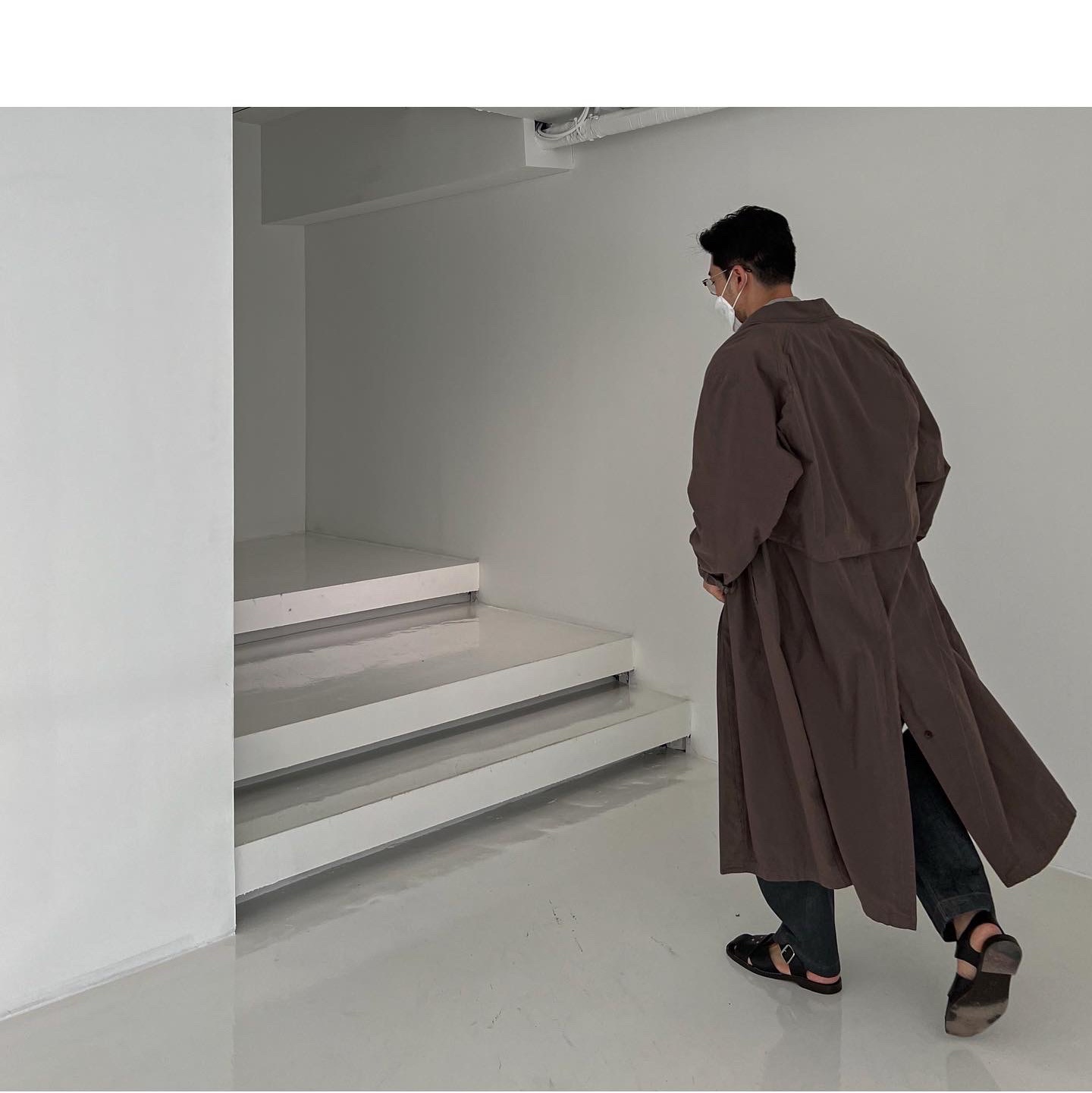 Lemaire Twisted Belted Pants Denim Indigo 착용 스타일 - 3