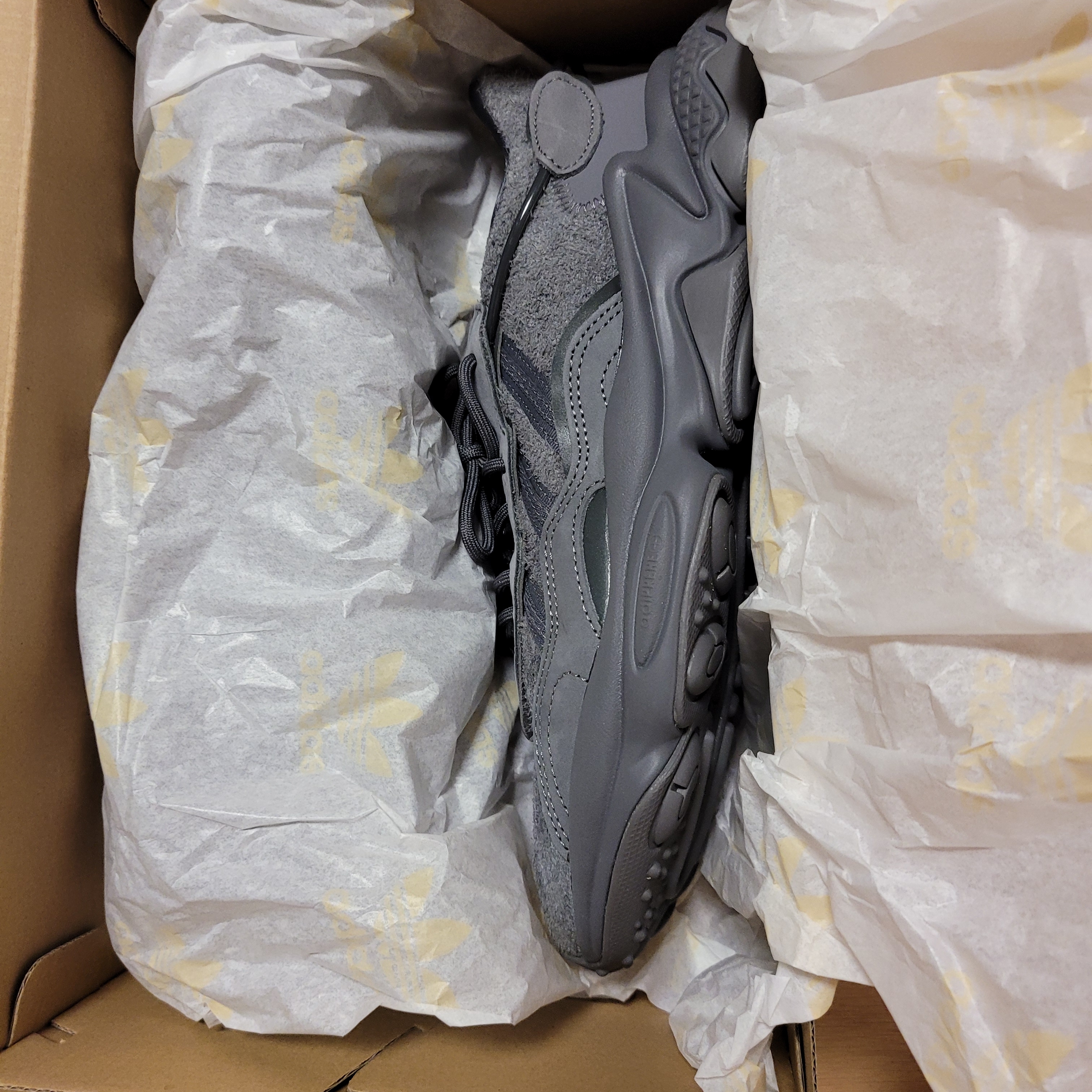 Adidas Ozweego Grey 착용 스타일