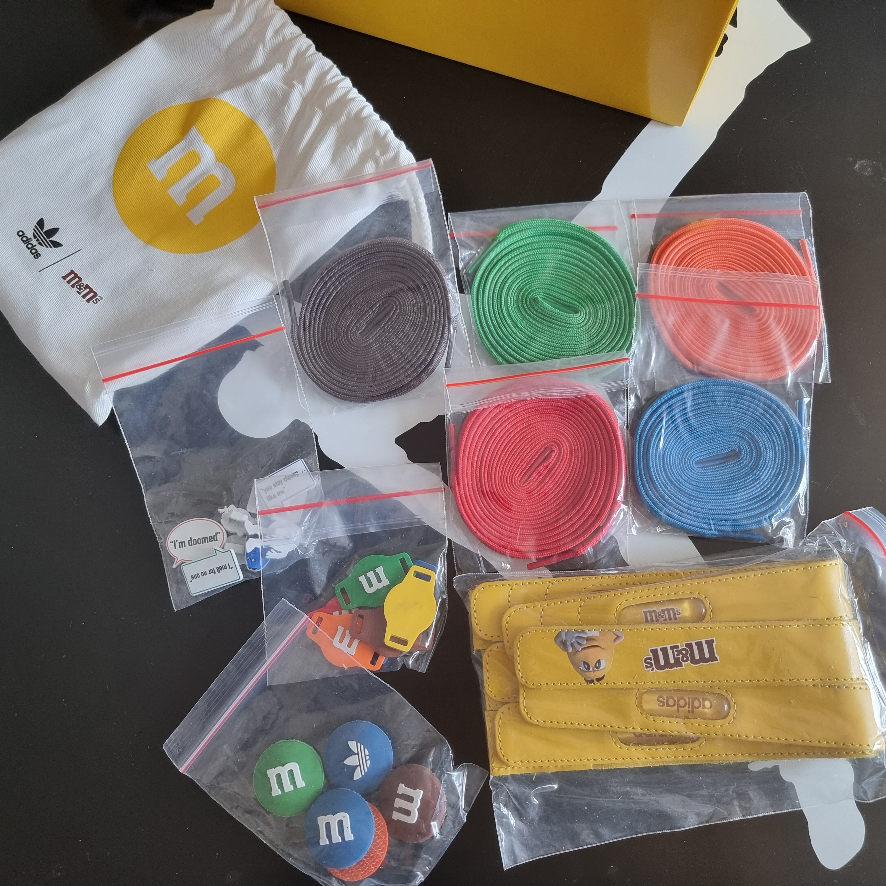 Adidas x M&Ms Forum 84 Low Yellow 착용 스타일 - 5