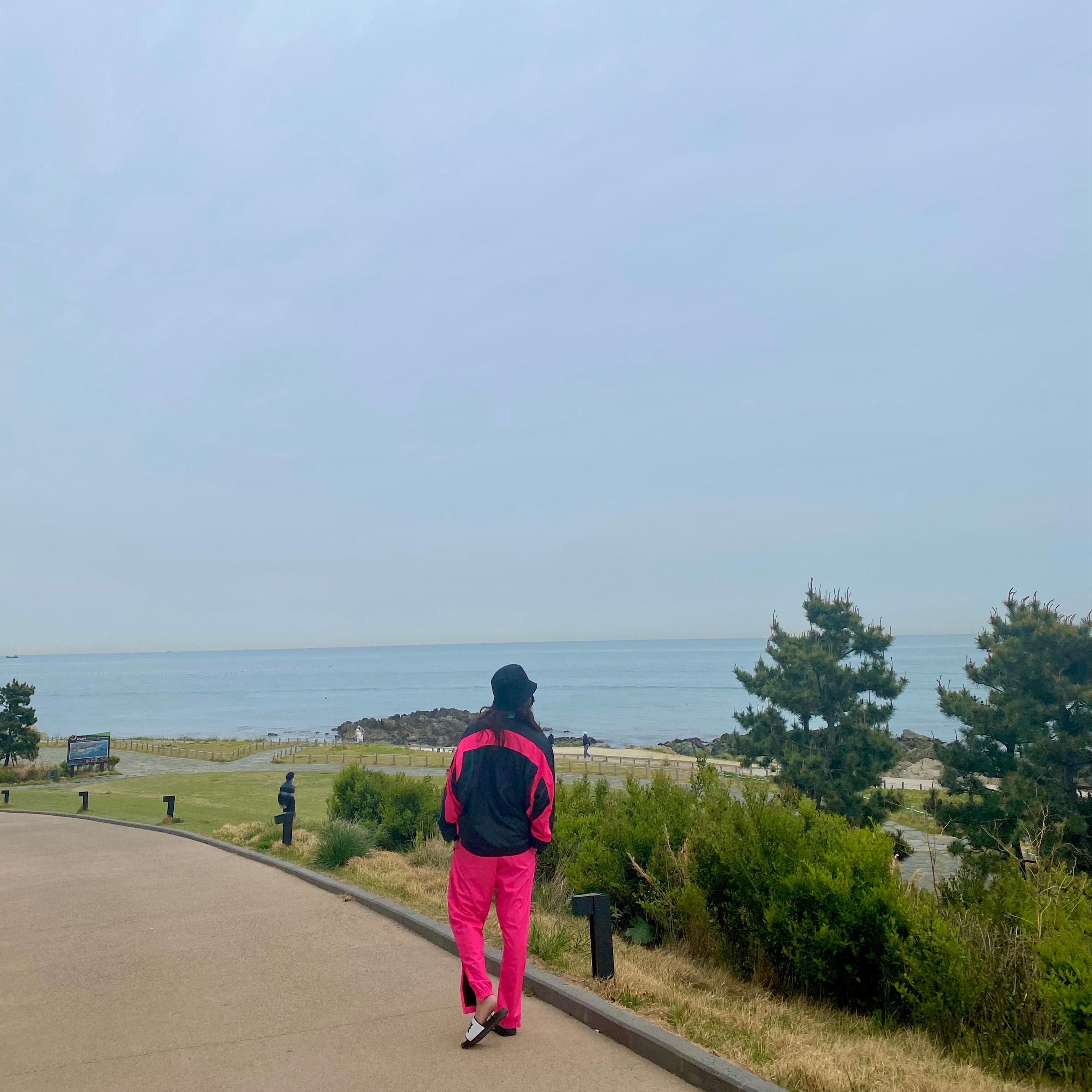 Nike x Atmos NRG Vintage PTHWK Track Jacket Black, Nike x Atmos NRG Vintage PTHWK Track Pants Hyper Pink 착용 스타일 - 4