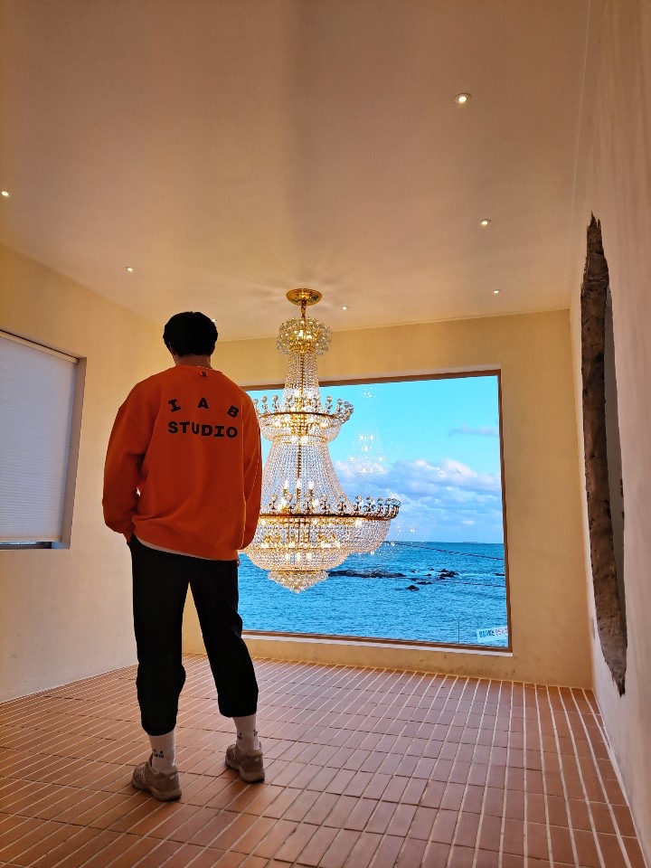IAB Studio x Doosan Infracore Sweatshirt Orange, New Balance 990 Made in USA Arctic Fox - D Standard 착용 스타일
