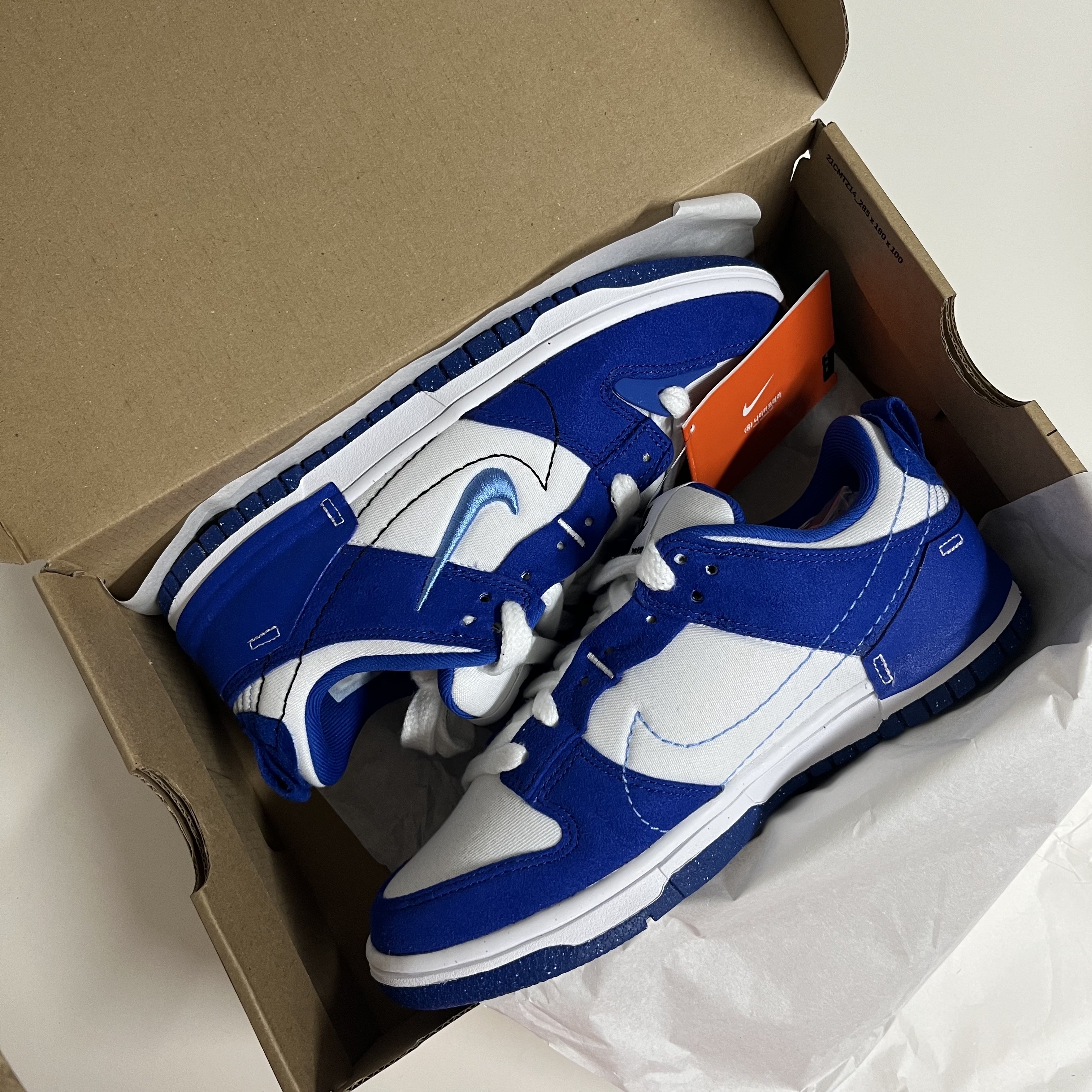 (W) Nike Dunk Low Disrupt 2 White and University Blue 착용 스타일 - 2