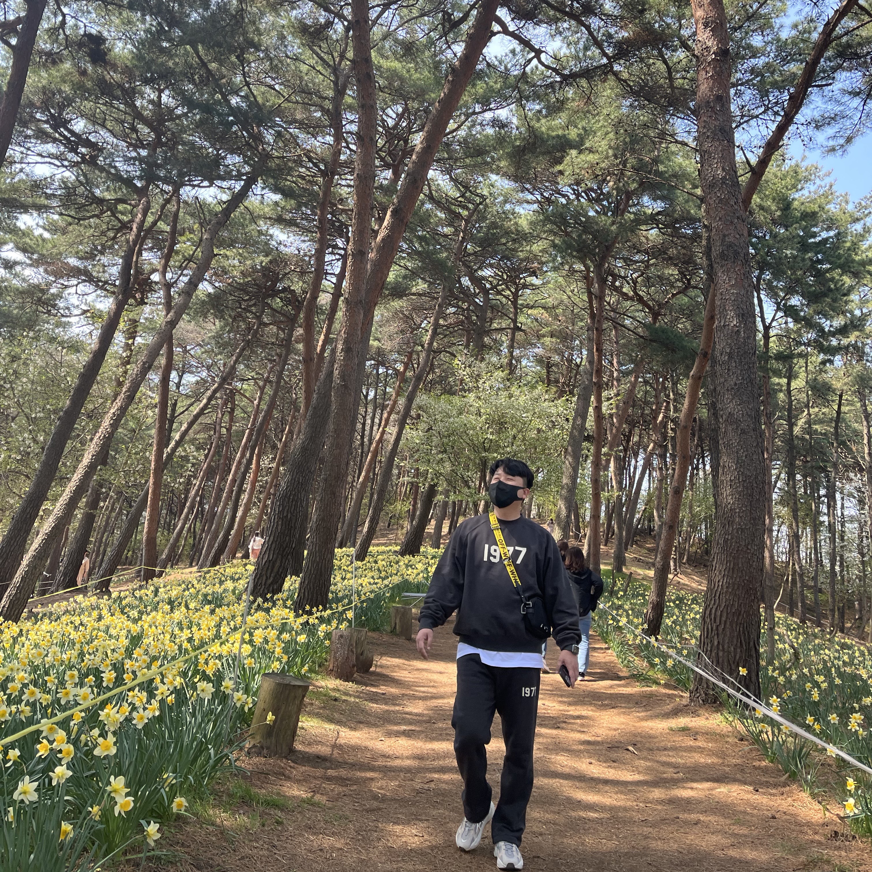 Essentials 1977 Crewneck Sweatshirt Iron - 22SS, Essentials 1977 Relaxed Sweatpants Iron - 22SS 착용 스타일