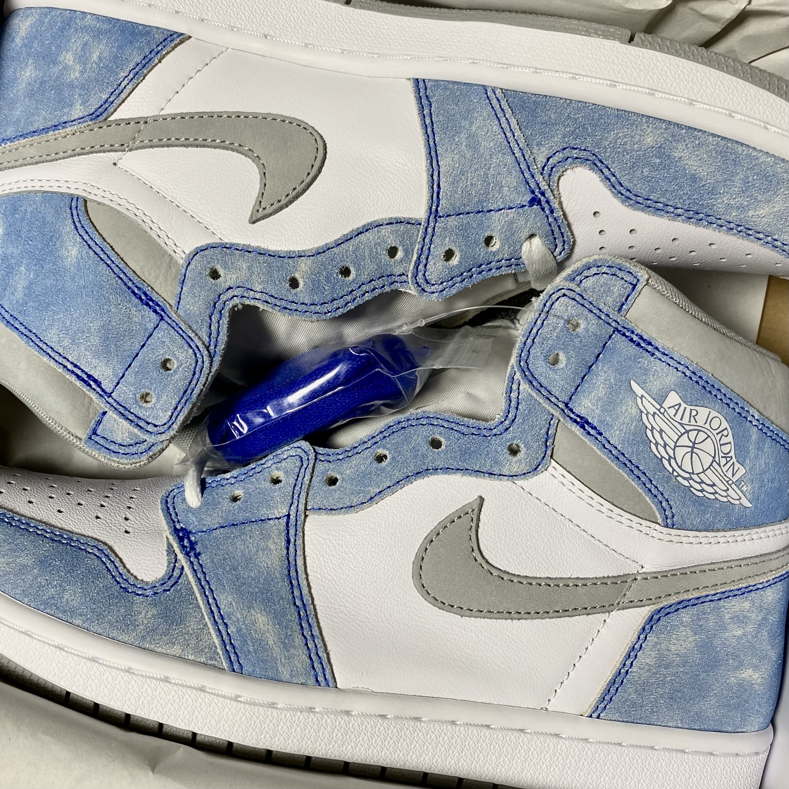 Jordan 1 Retro High OG Hyper Royal 착용 스타일