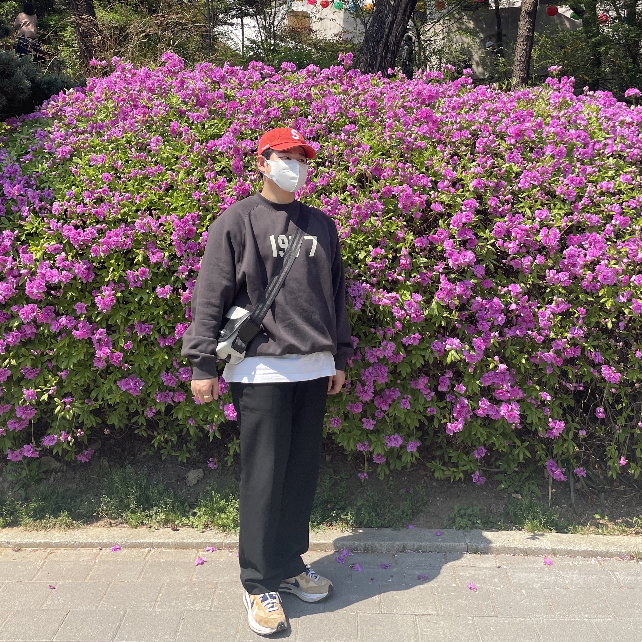 Supreme Kevlar Denim S Logo 6-Panel Red - 22SS, Essentials 1977 Crewneck Sweatshirt Iron - 22SS 착용 스타일