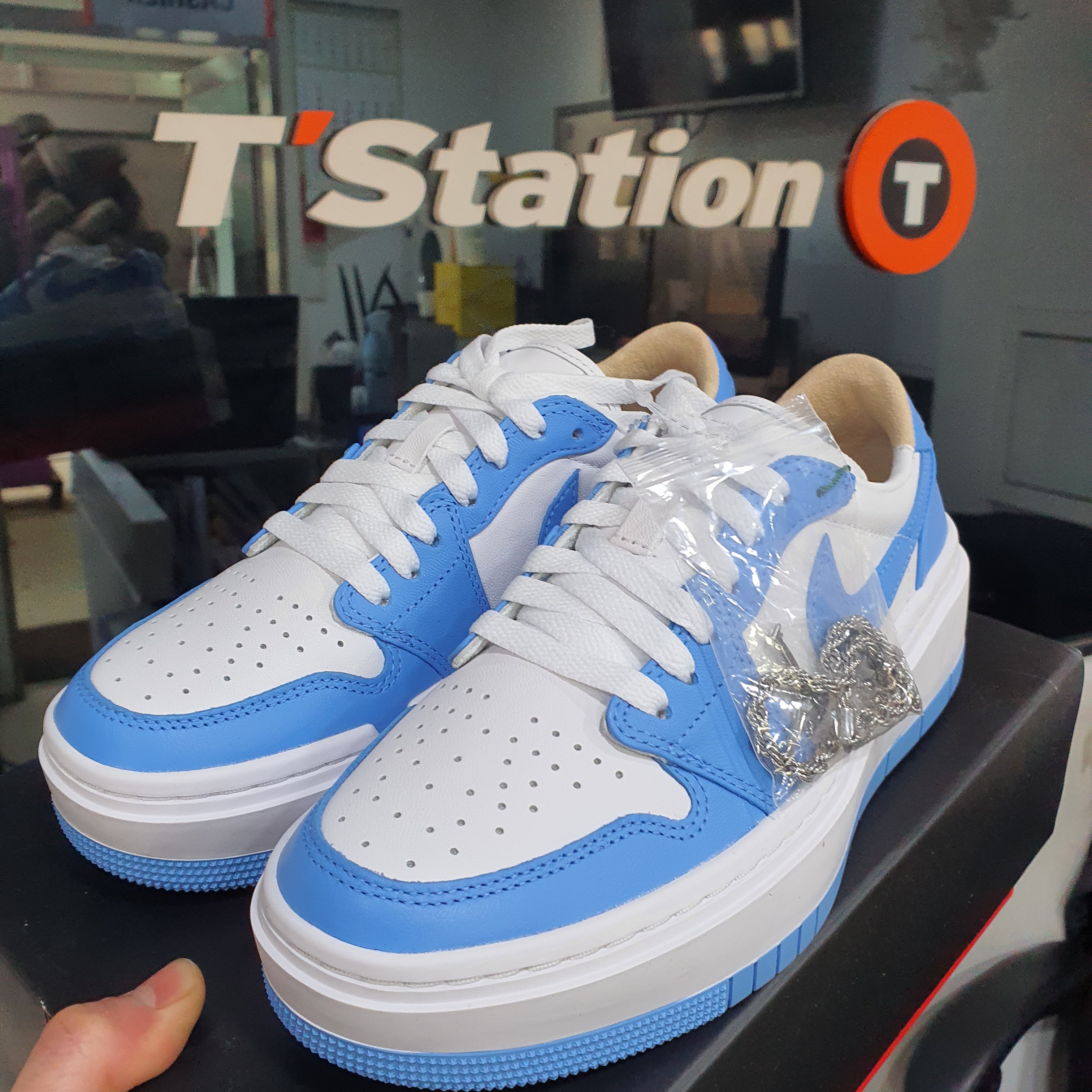 (W) Jordan 1 Elevate Low SE University Blue 착용 스타일 - 1