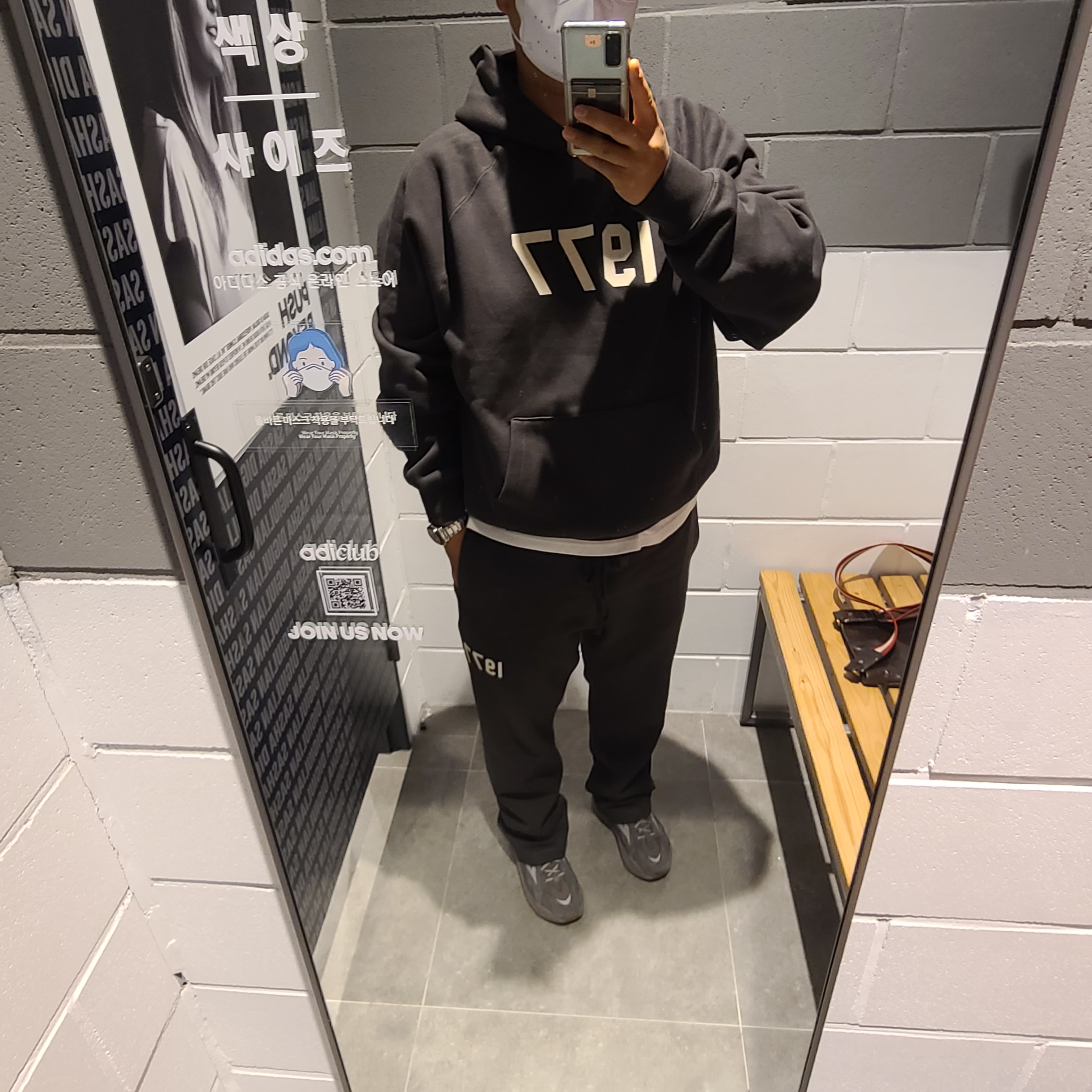 Essentials 1977 Hoodie Iron - 22SS, Essentials 1977 Relaxed Sweatpants Iron - 22SS 착용 스타일