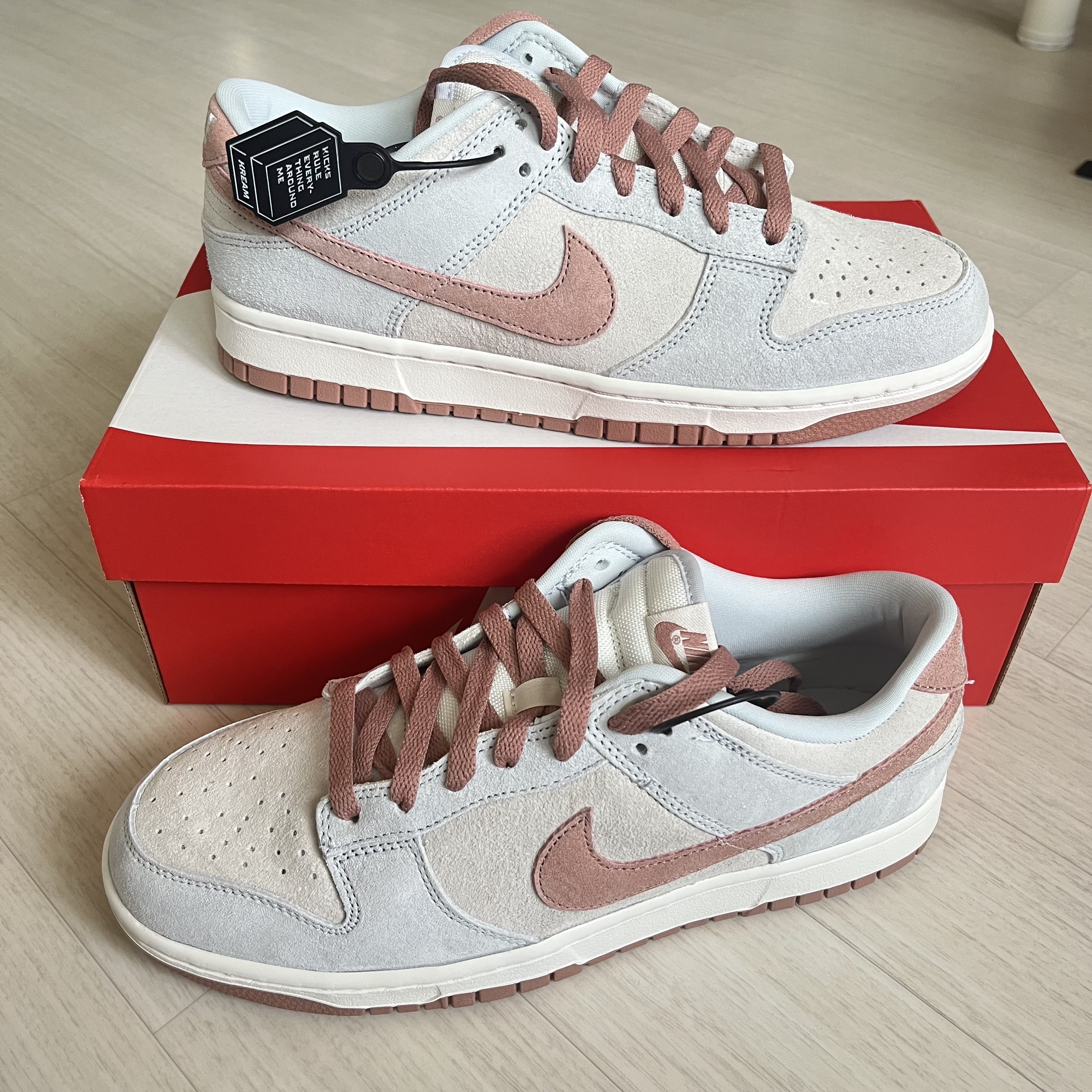 Nike Dunk Low Retro PRM Fossil Rose 착용 스타일 - 3