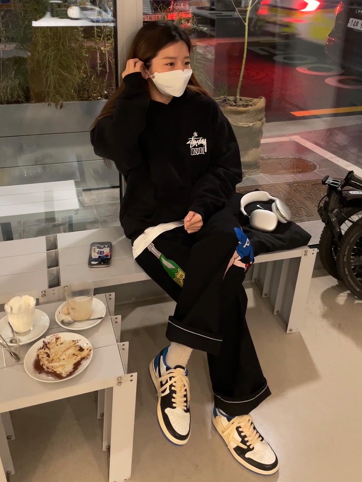 Stussy x Union Hoodie Black, Palace Handbag Baggies Jean Black - 21SS 착용 스타일 - 2