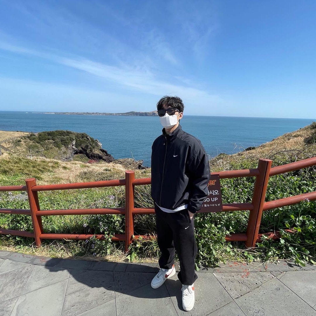 Nike NRG Solo Swoosh Satin Bomber Jacket Black Doll - Asia, (W) Nike NRG Solo Swoosh Fleece Pants Black White - US/EU 착용 스타일