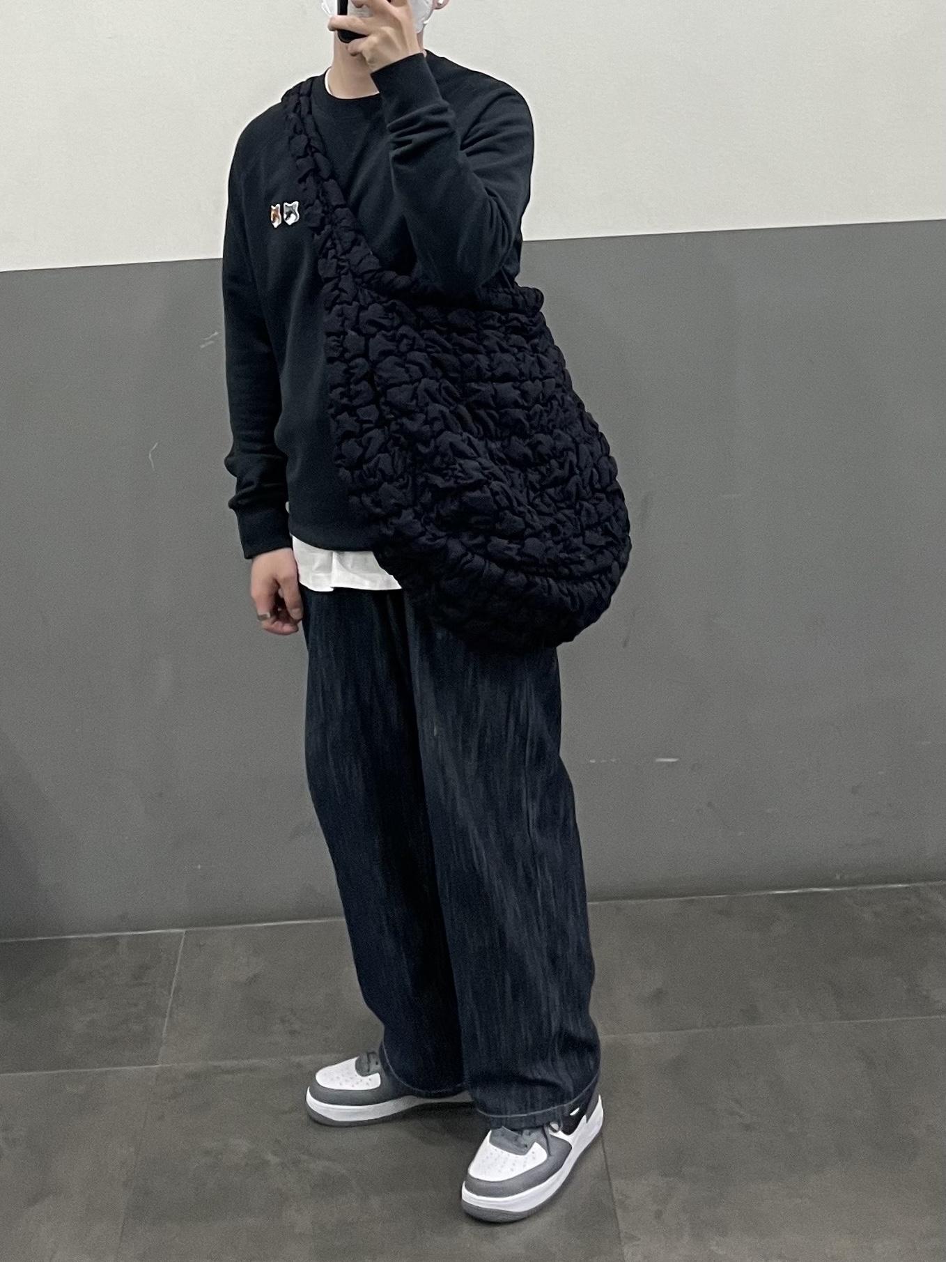 Maison Kitsune Double Fox Head Patch Classic Sweatshirt Anthracite, Casetify x Ader Error Sketch Impact iPhone Case 착용 스타일