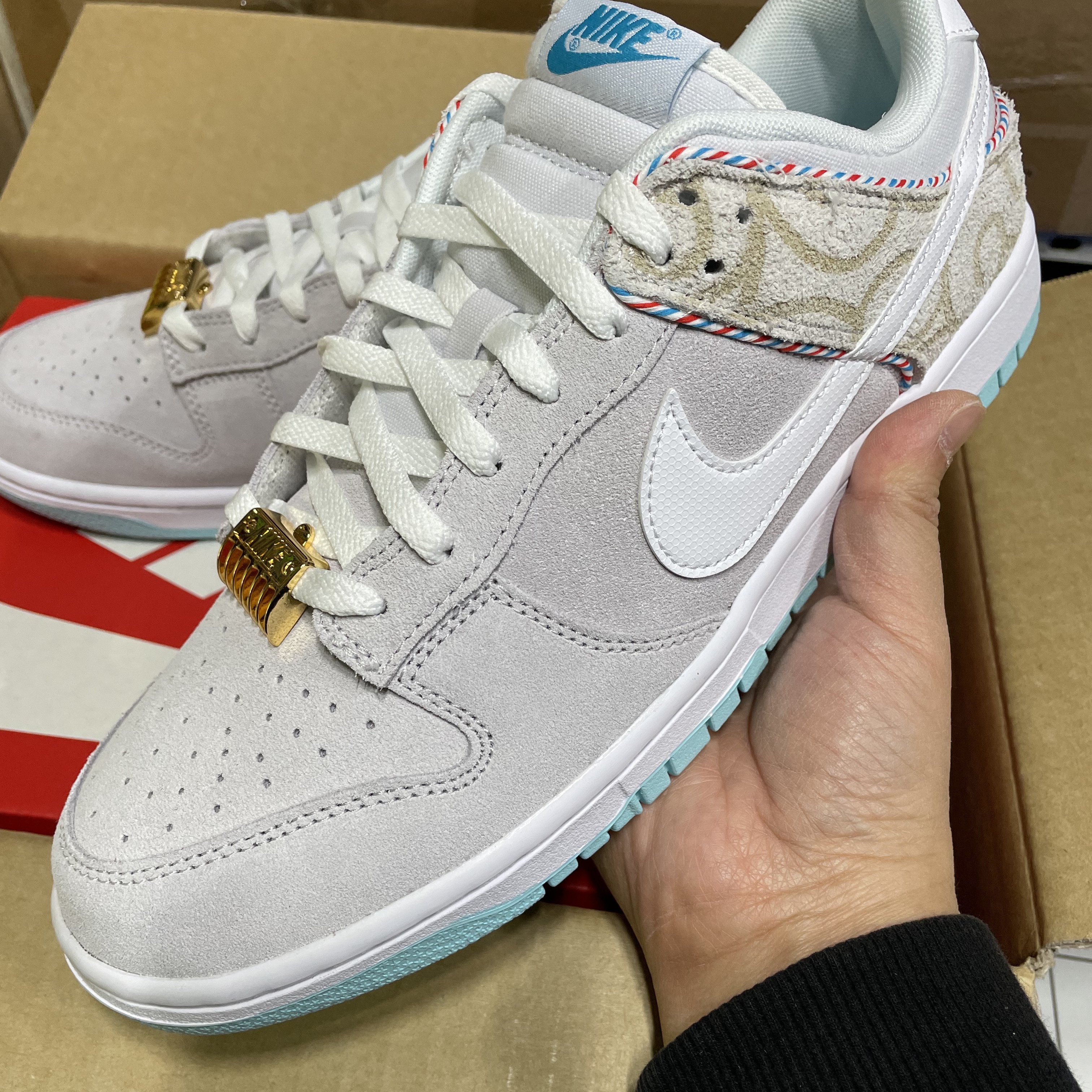 Nike Dunk Low Retro SE Barber Shop Grey 착용 스타일 - 4