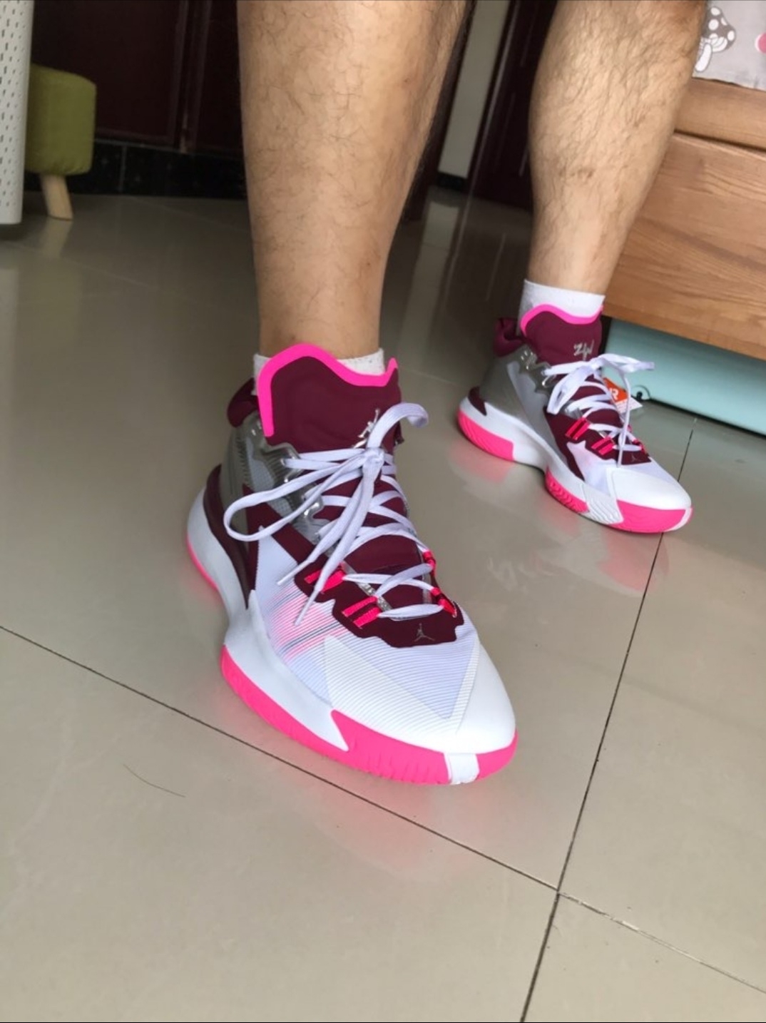 Jordan Zion 1 PF White Metallic Silver Hyper Pink 착용 스타일