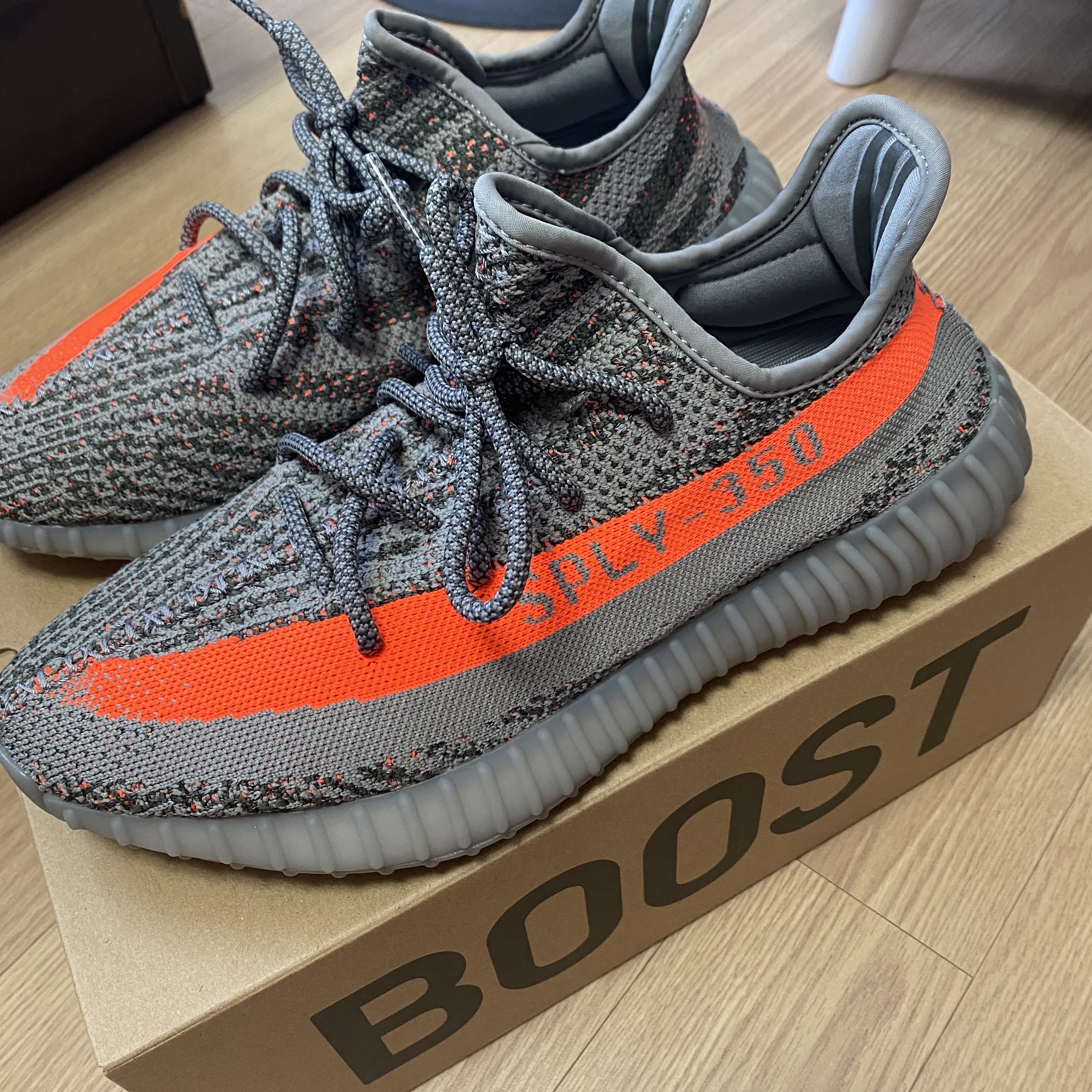 Adidas Yeezy Boost 350 V2 Beluga - Reflective 착용 스타일