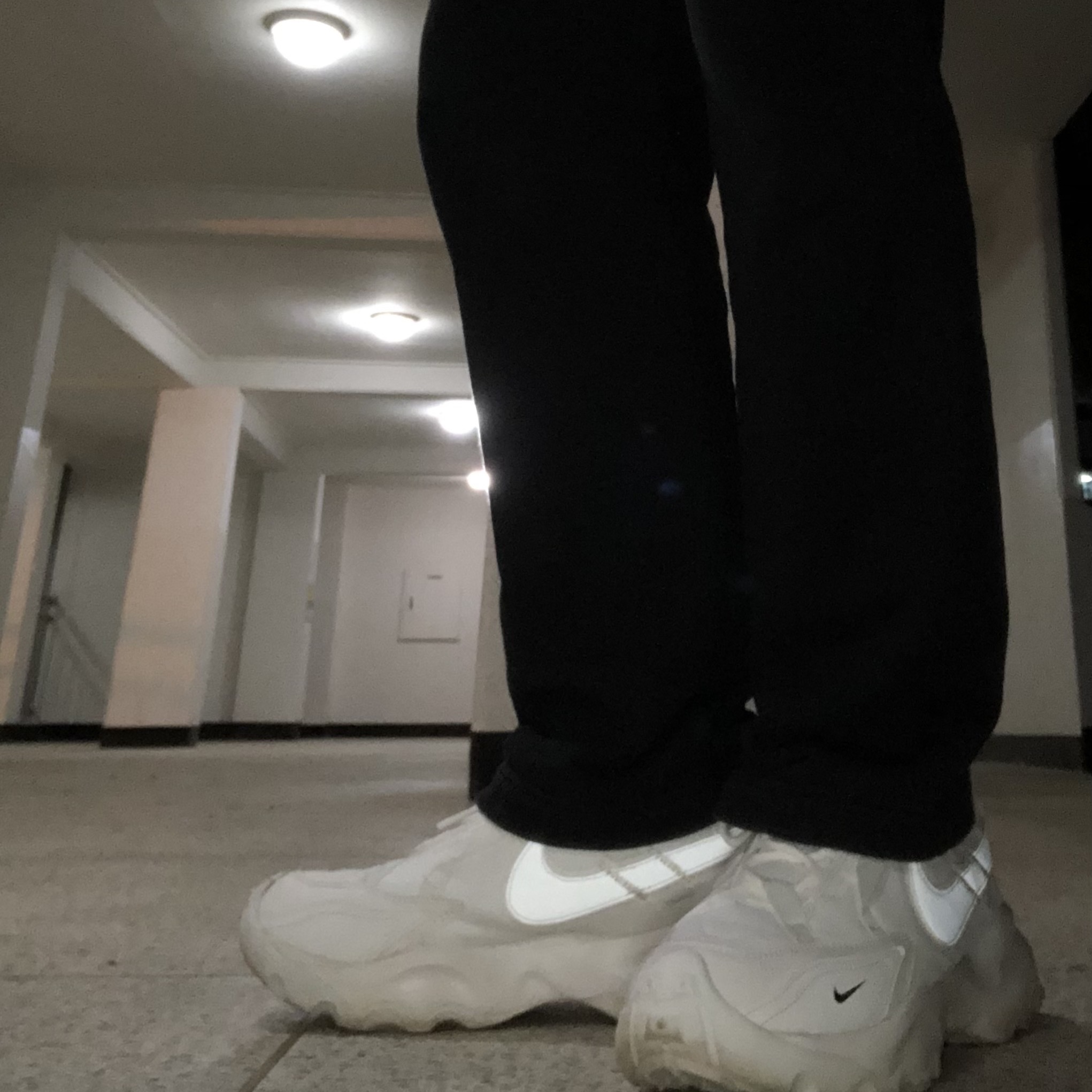 (W) Nike TC 7900 Summit White 착용 스타일 - 2