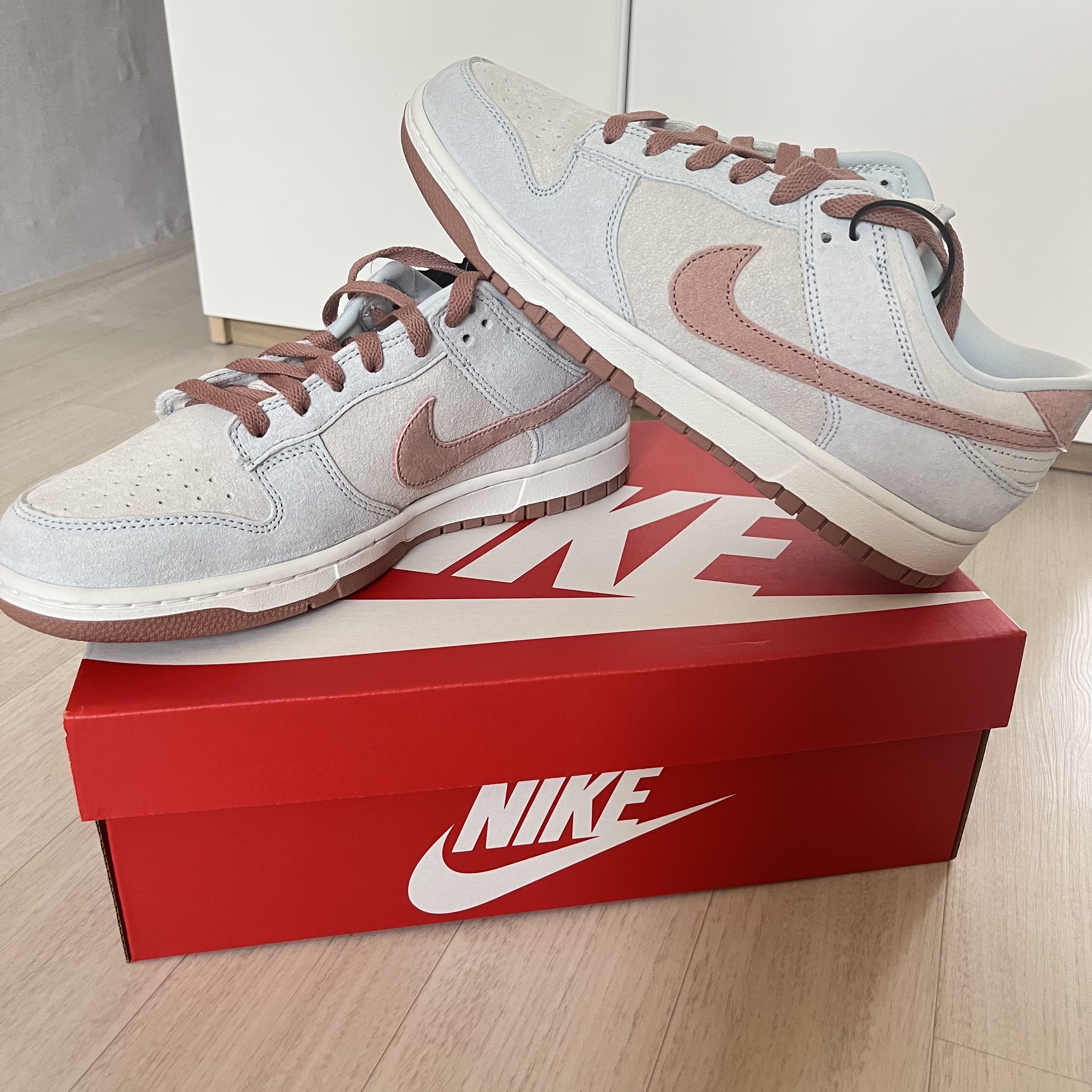 Nike Dunk Low Retro PRM Fossil Rose 착용 스타일 - 1