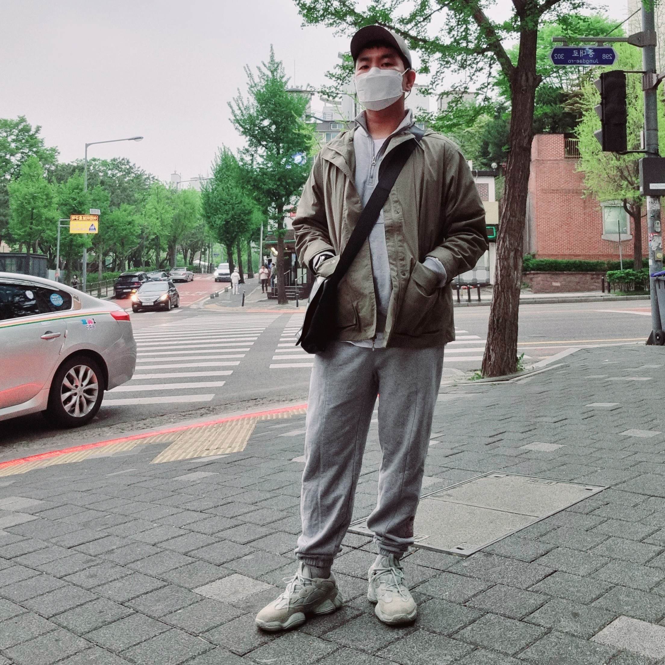 Adidas Yeezy 500 Salt 착용 스타일 - 1