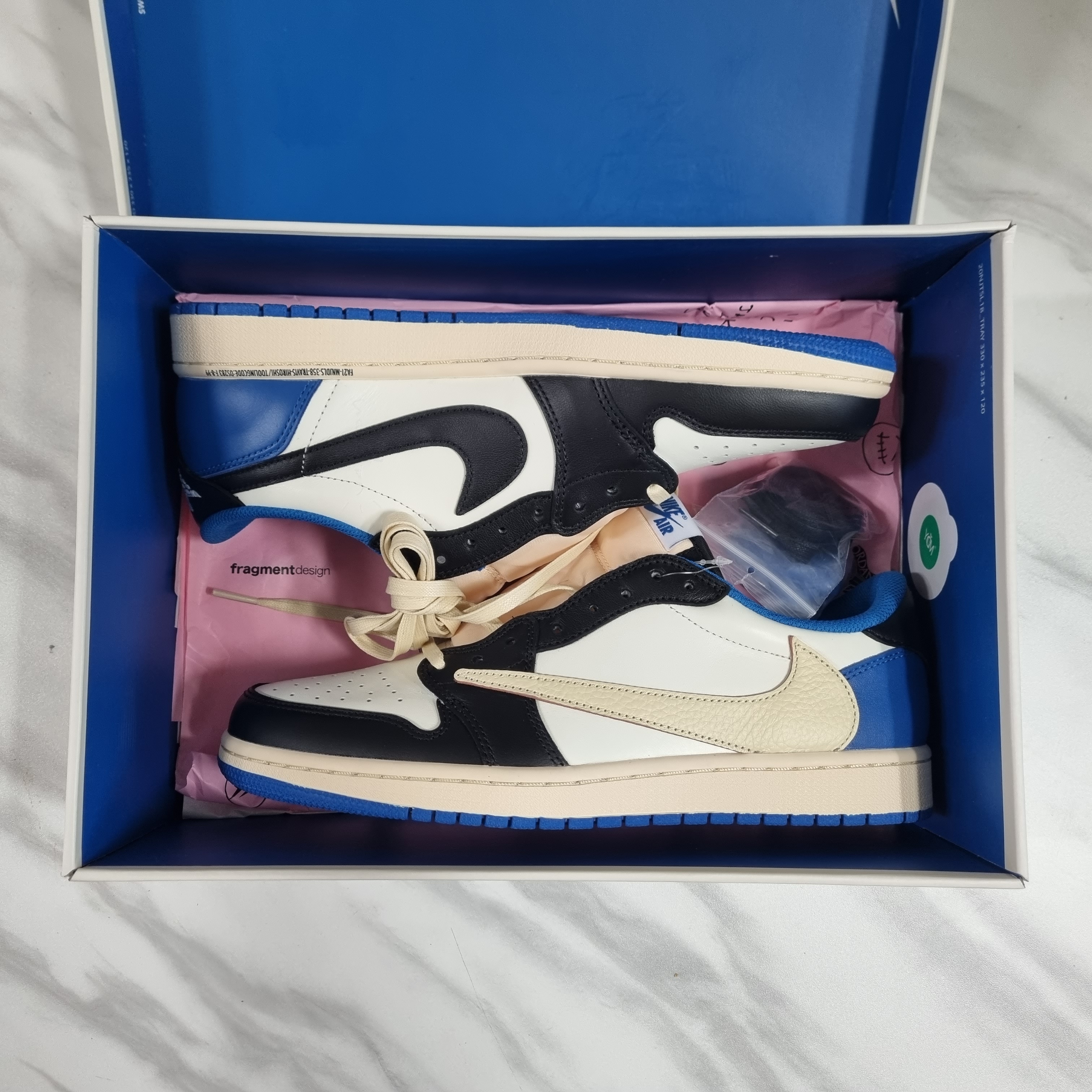 Jordan 1 x Travis Scott x Fragment Retro Low OG SP Military Blue 착용 스타일