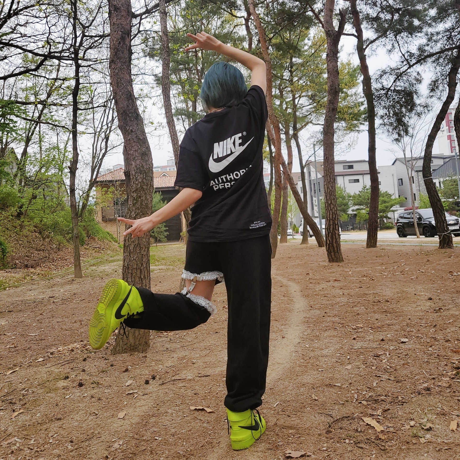 Nike x Ambush Dunk High Flash Lime 착용 스타일 - 3
