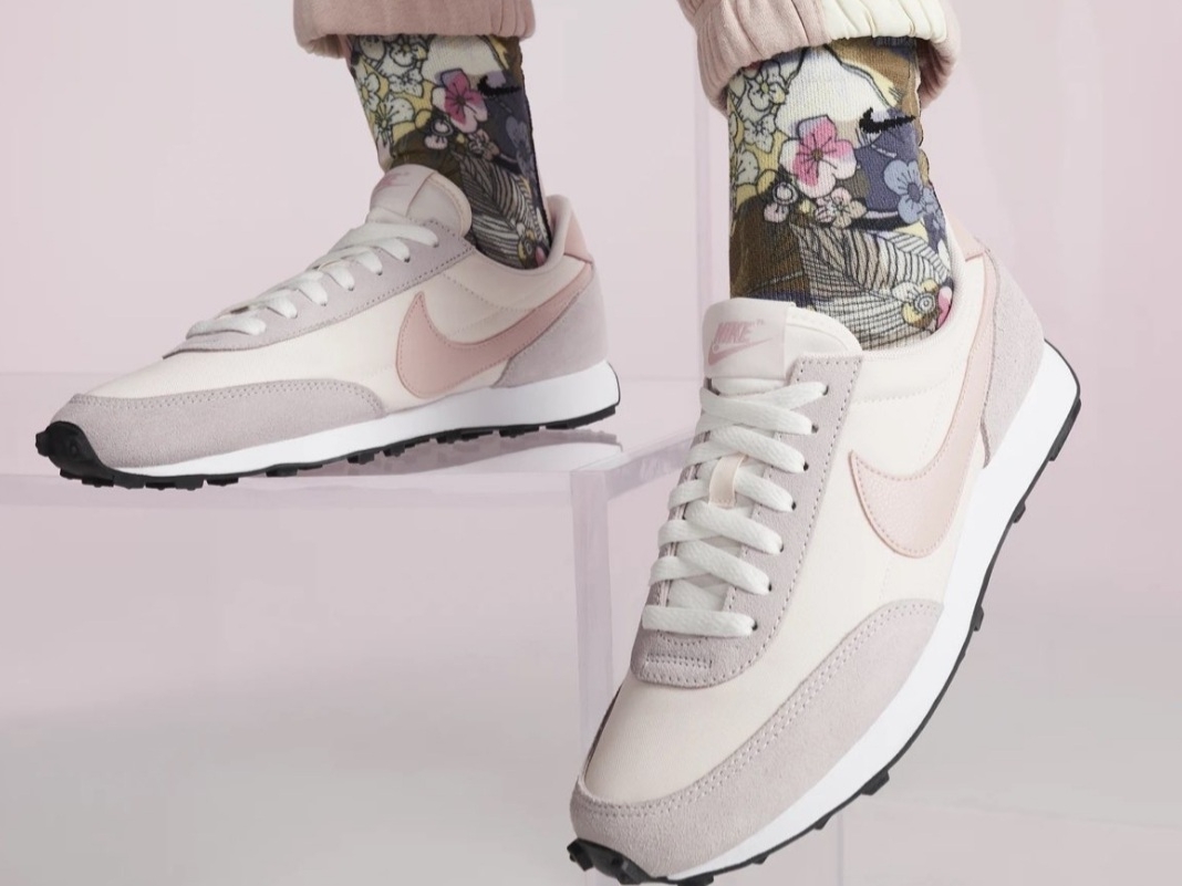 (W) Nike Daybreak Light Soft Pink 착용 스타일